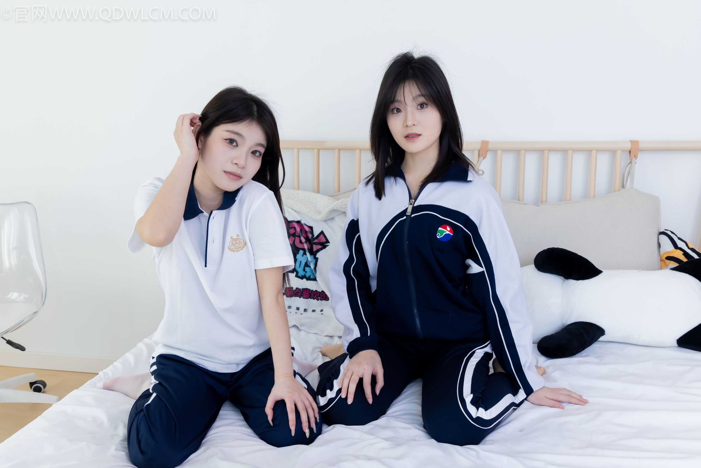 物恋传媒 No.2322 闪闪&青柠 - 帆布鞋、白棉袜、青柠薄肉丝、闪闪薄白丝/(168P)