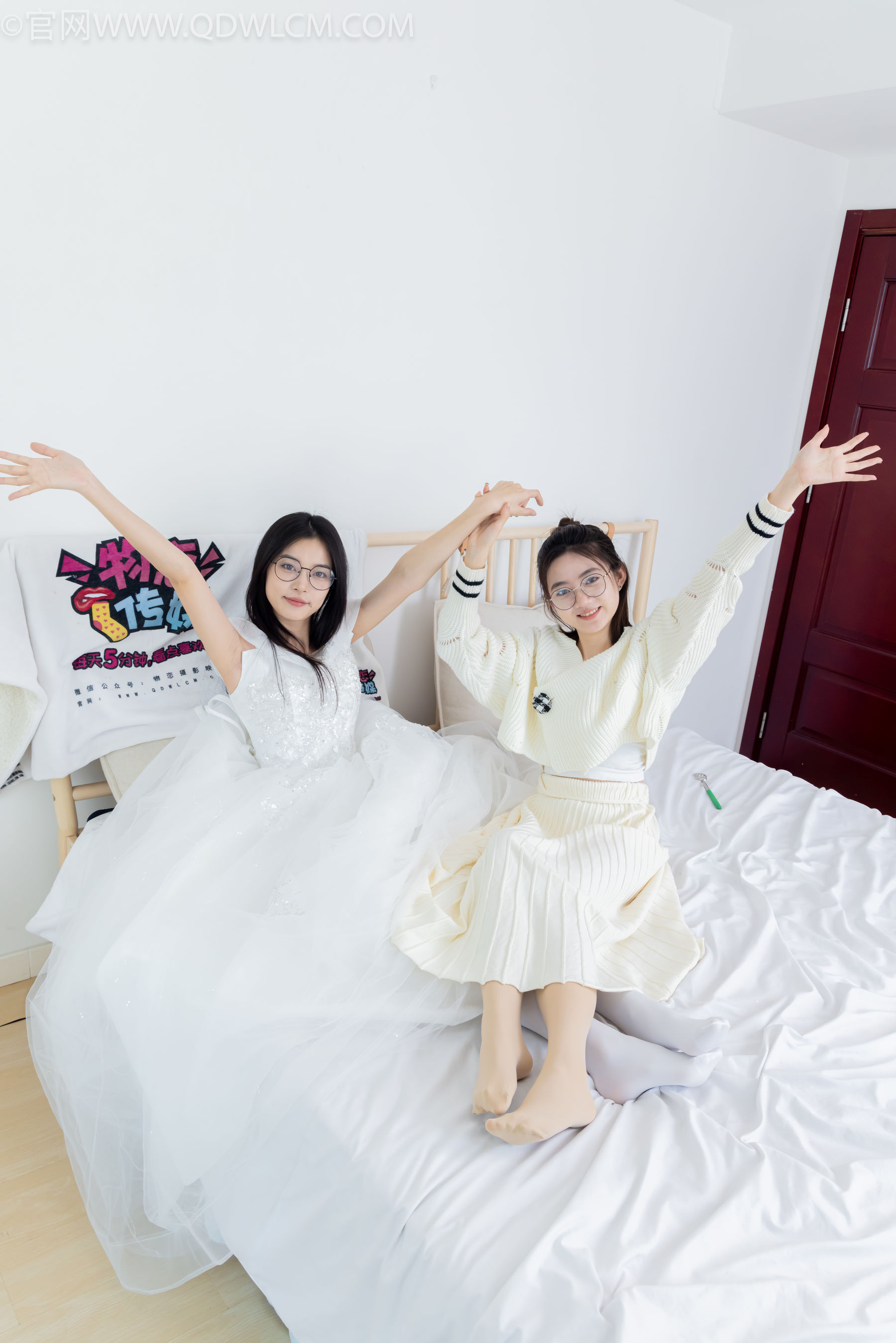 物恋传媒 No.2308 茯苓&欢欢 - 高跟鞋、马丁靴、厚白丝、厚肉丝、瑜伽动作、婚纱/(154P)