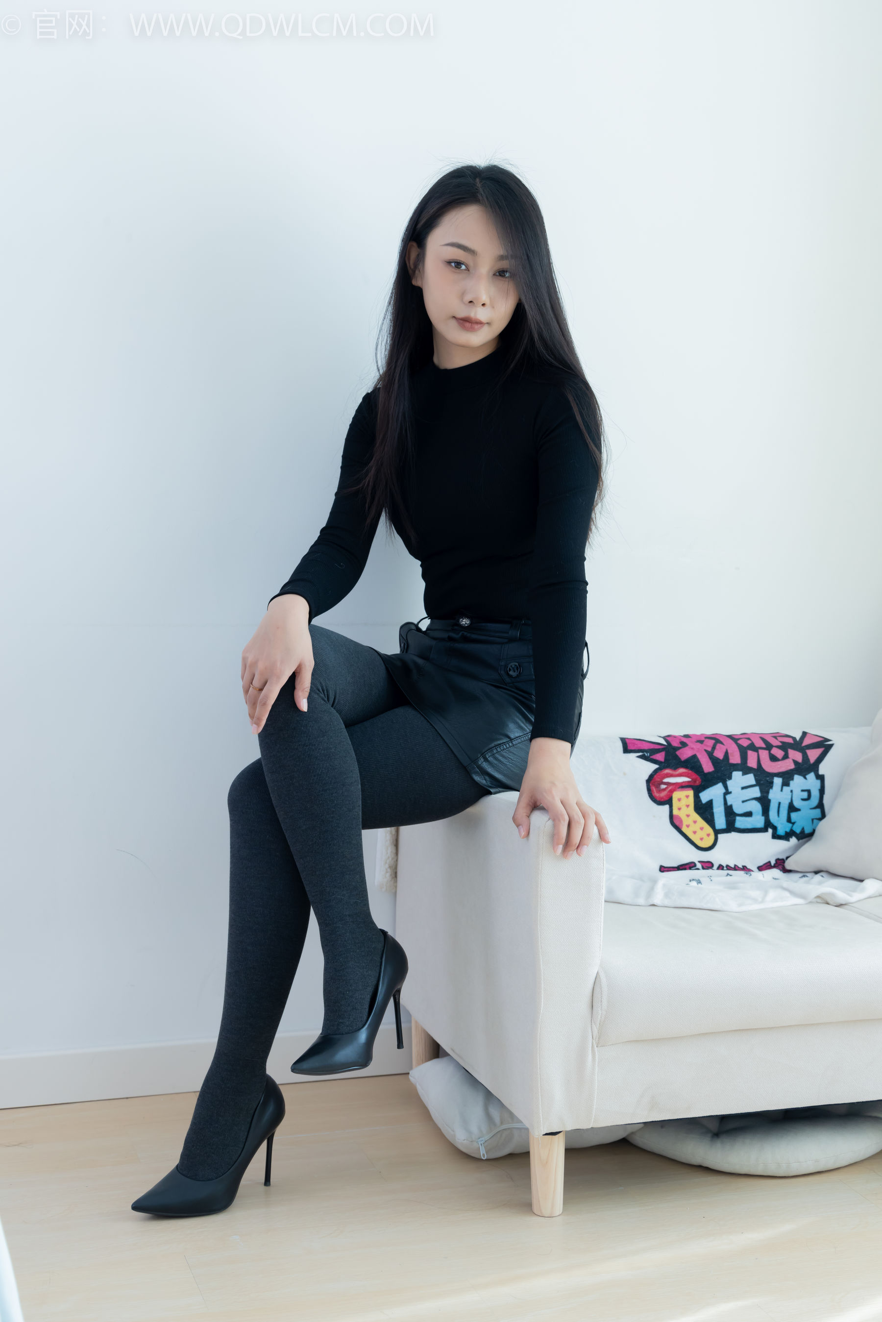 物恋传媒 No.2313 岚岚 - 高跟鞋、厚灰丝/(180P)