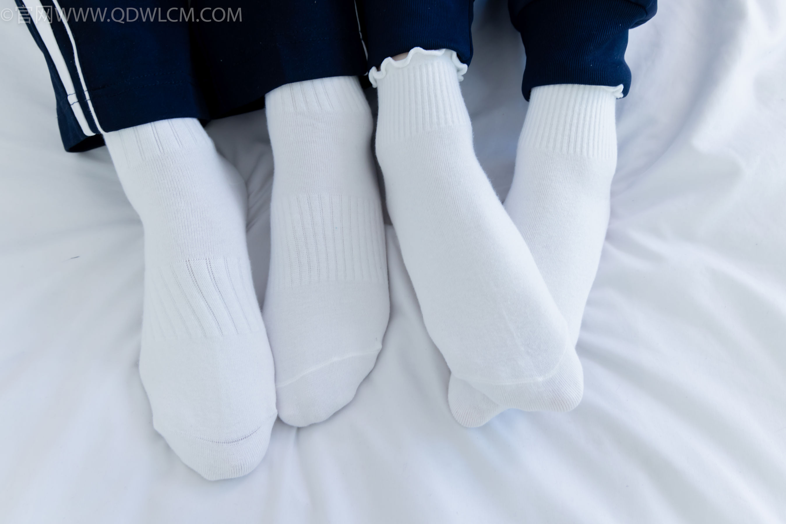 物恋传媒 No.2322 闪闪&青柠 - 帆布鞋、白棉袜、青柠薄肉丝、闪闪薄白丝/(168P)