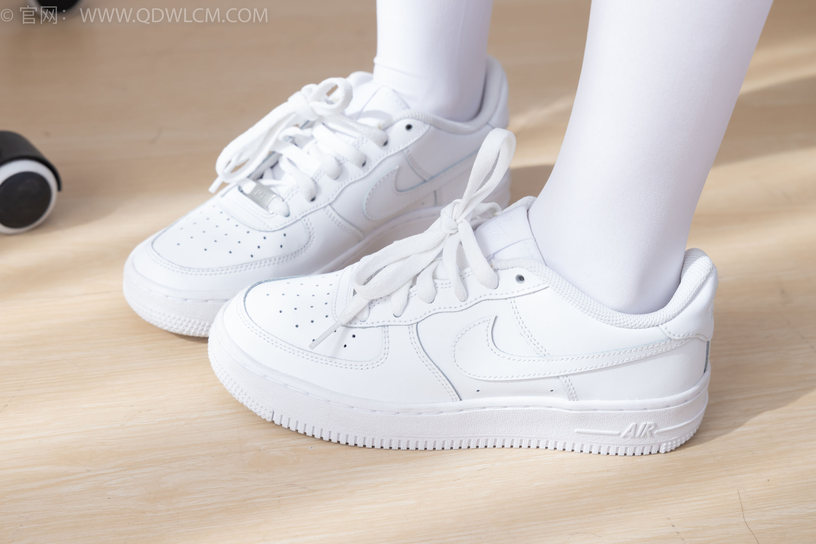 物恋传媒 No.2317 闪闪 - 板鞋、厚白丝、jk制服/(160P)