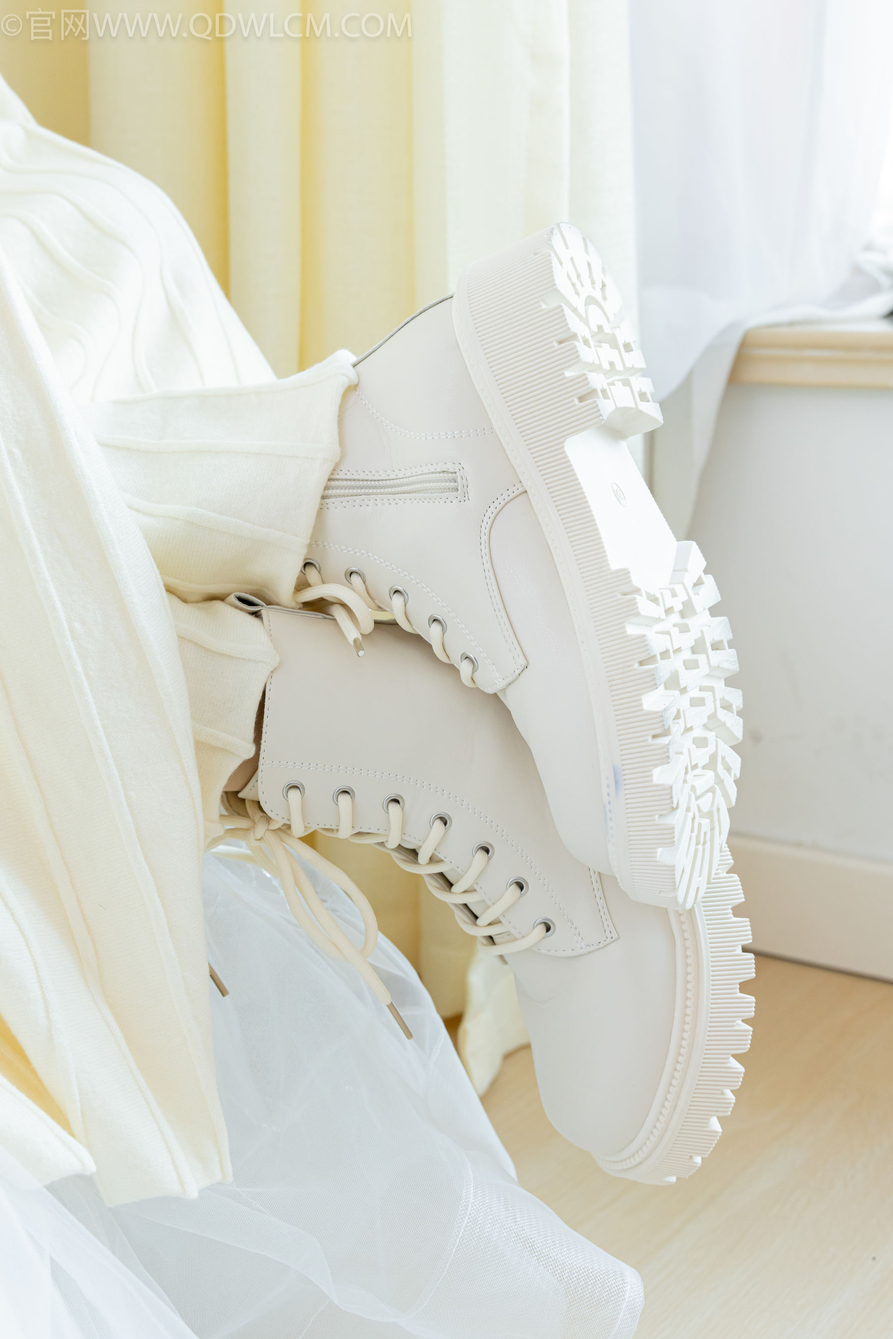 物恋传媒 No.2308 茯苓&欢欢 - 高跟鞋、马丁靴、厚白丝、厚肉丝、瑜伽动作、婚纱/(154P)