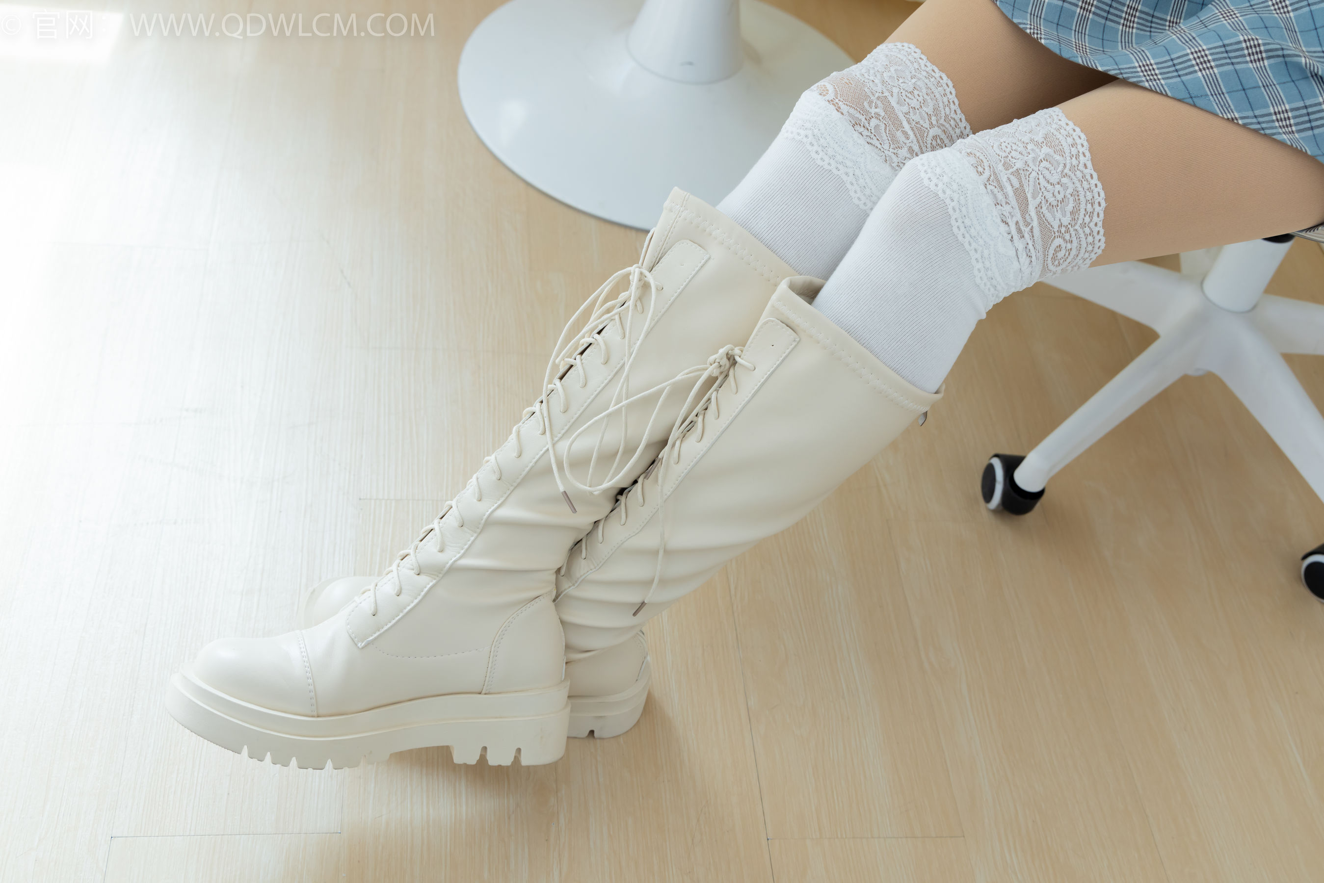 物恋传媒 No.2312 茯苓 - 长靴、过膝白棉袜、厚肉丝/(160P)