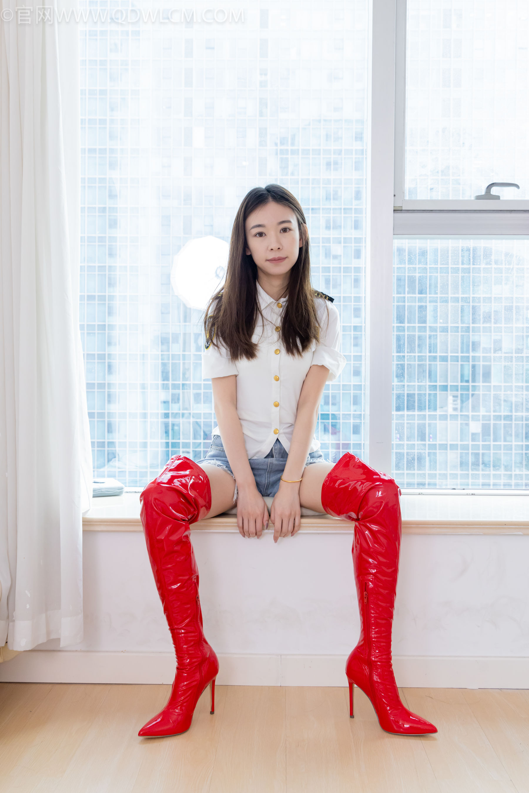 物恋传媒 No.2309 婷婷 - 高跟长靴、白棉袜、裸足/(173P)