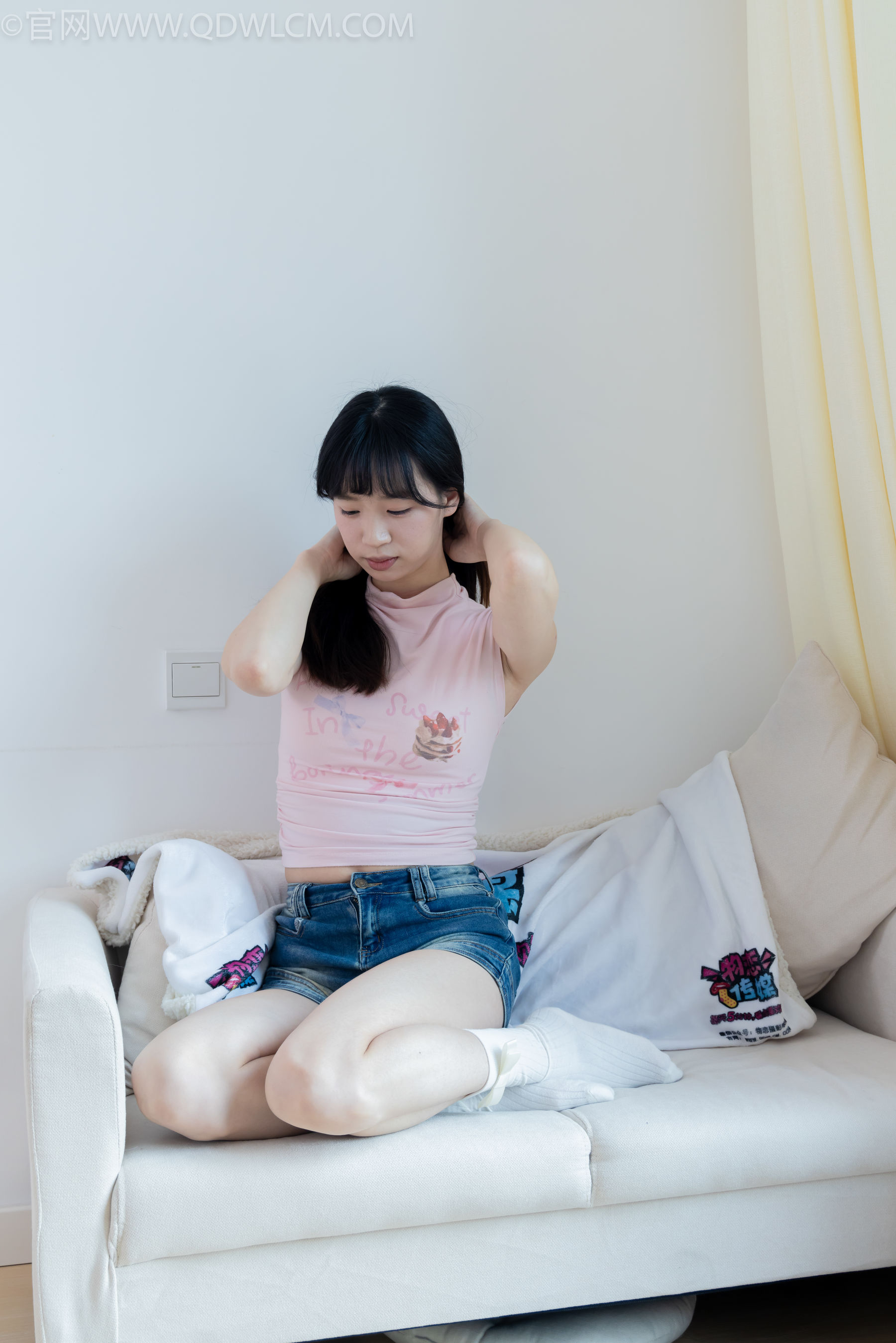 物恋传媒 No.2319 小左 - 帆布鞋、白棉袜、裸足/(155P)