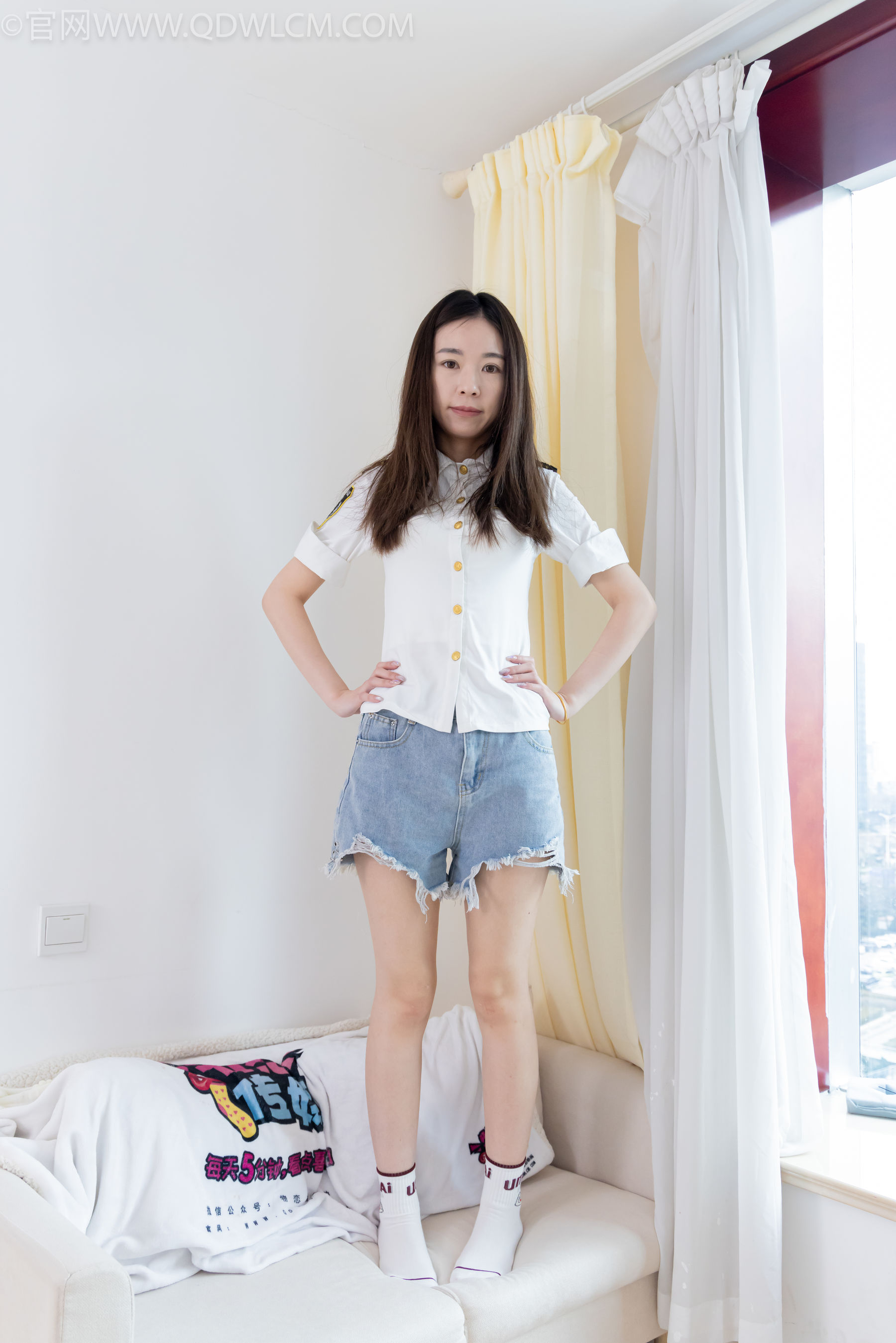 物恋传媒 No.2309 婷婷 - 高跟长靴、白棉袜、裸足/(173P)