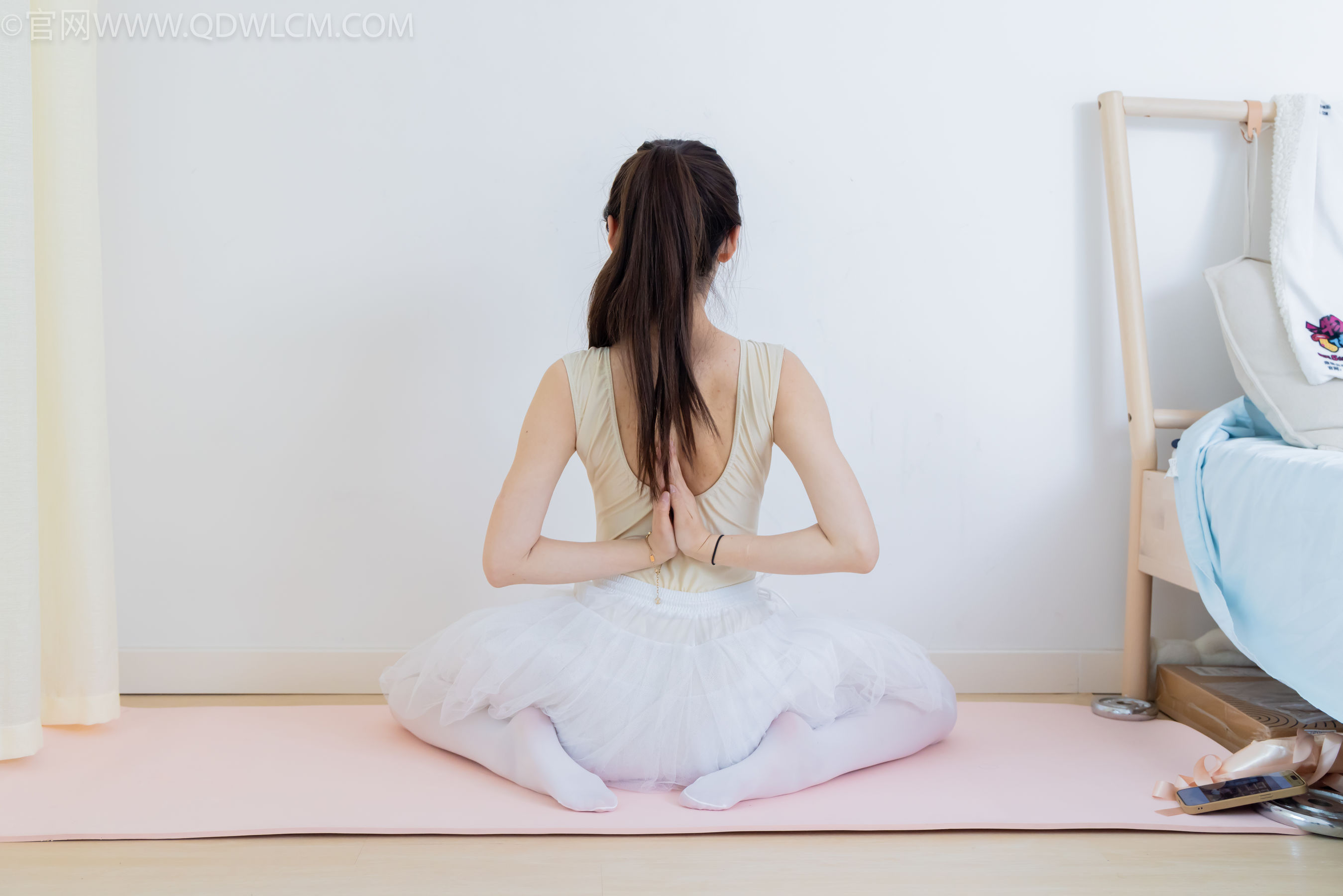 物恋传媒 No.2307 泡泡 - 芭蕾鞋、厚白丝、芭蕾动作、皮筋绑脚剧情/(166P)