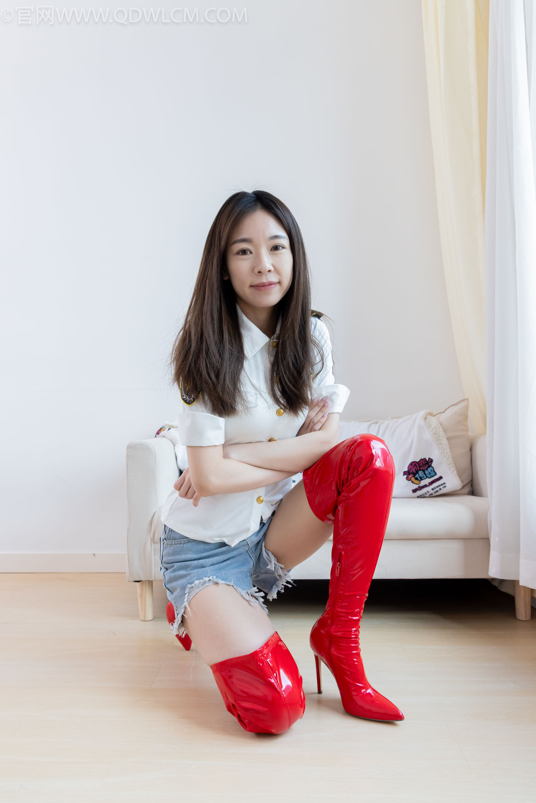 物恋传媒 No.2309 婷婷 - 高跟长靴、白棉袜、裸足/(173P)