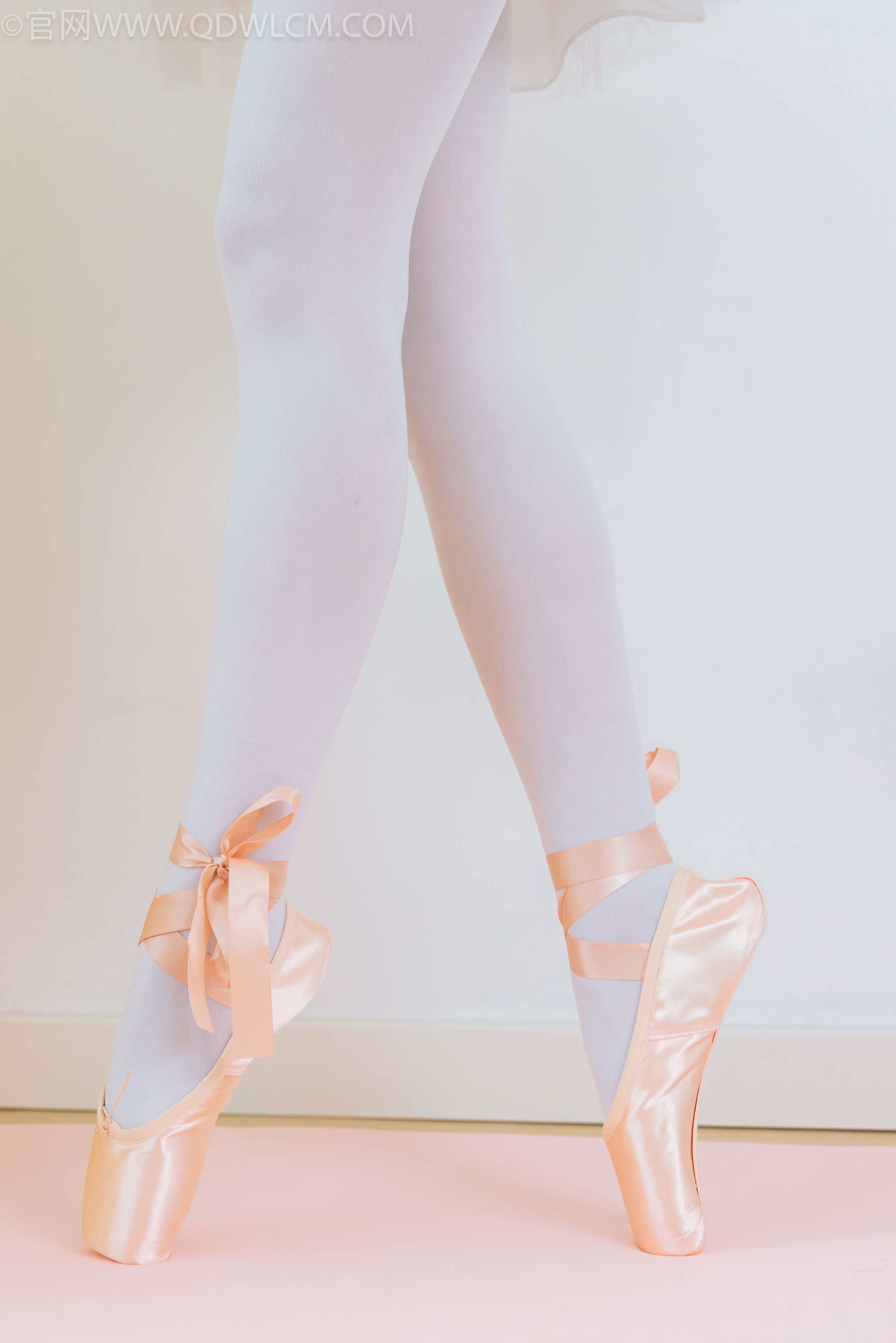 物恋传媒 No.2307 泡泡 - 芭蕾鞋、厚白丝、芭蕾动作、皮筋绑脚剧情/(166P)