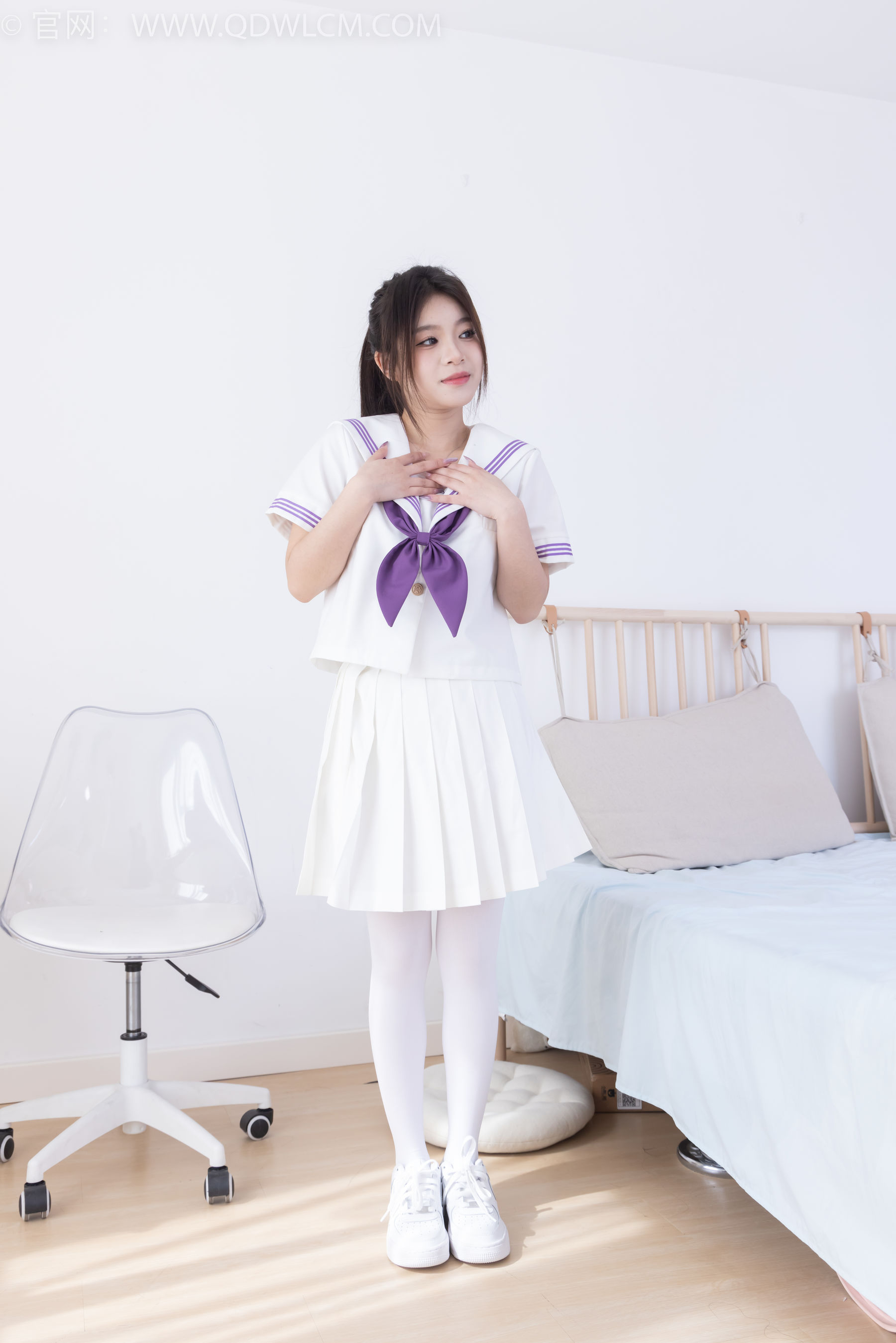 物恋传媒 No.2317 闪闪 - 板鞋、厚白丝、jk制服/(160P)