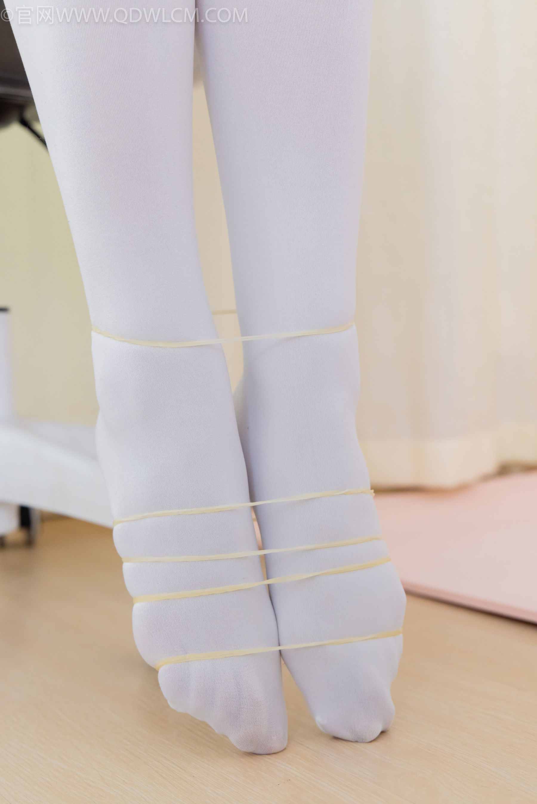 物恋传媒 No.2307 泡泡 - 芭蕾鞋、厚白丝、芭蕾动作、皮筋绑脚剧情/(166P)