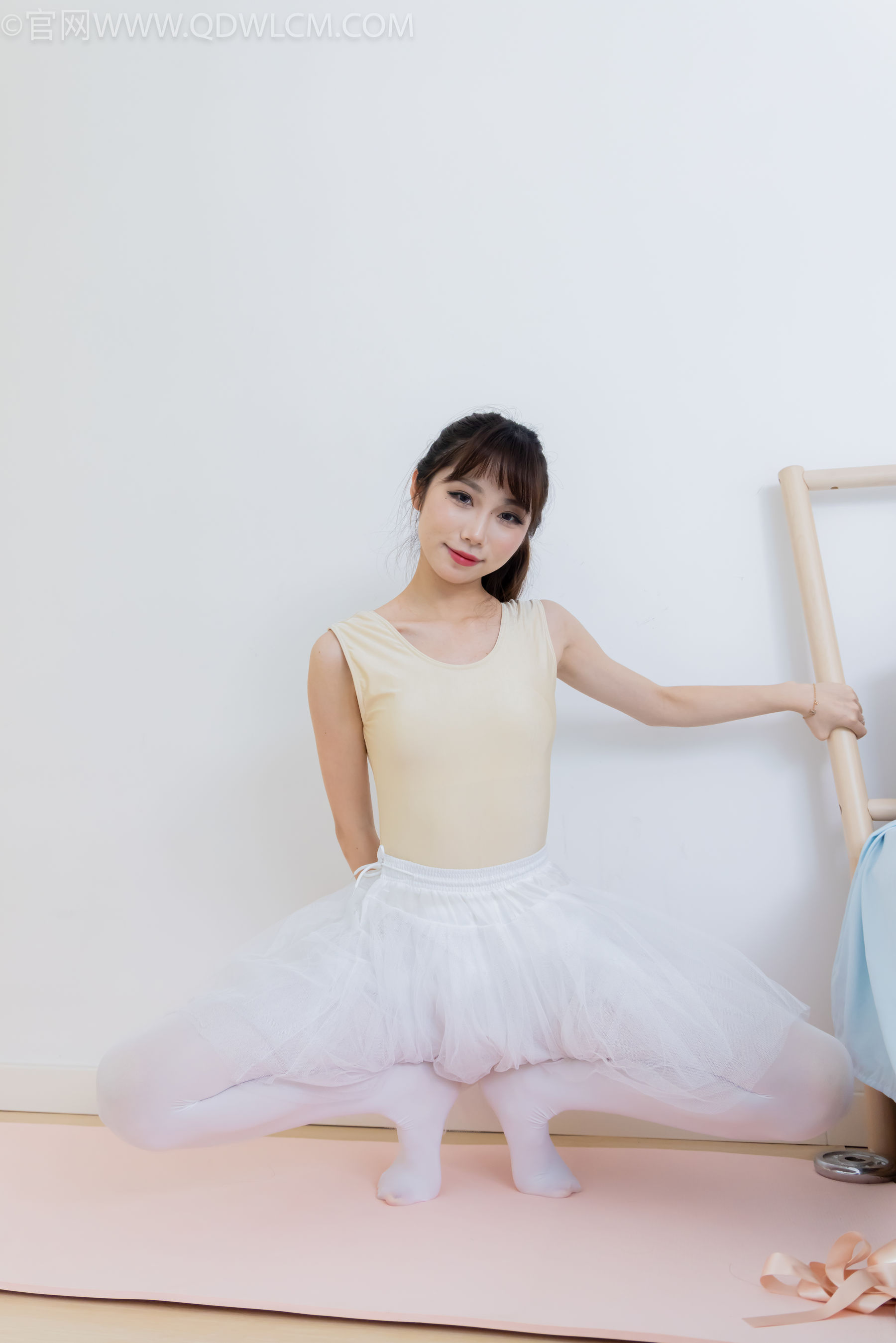 物恋传媒 No.2307 泡泡 - 芭蕾鞋、厚白丝、芭蕾动作、皮筋绑脚剧情/(166P)