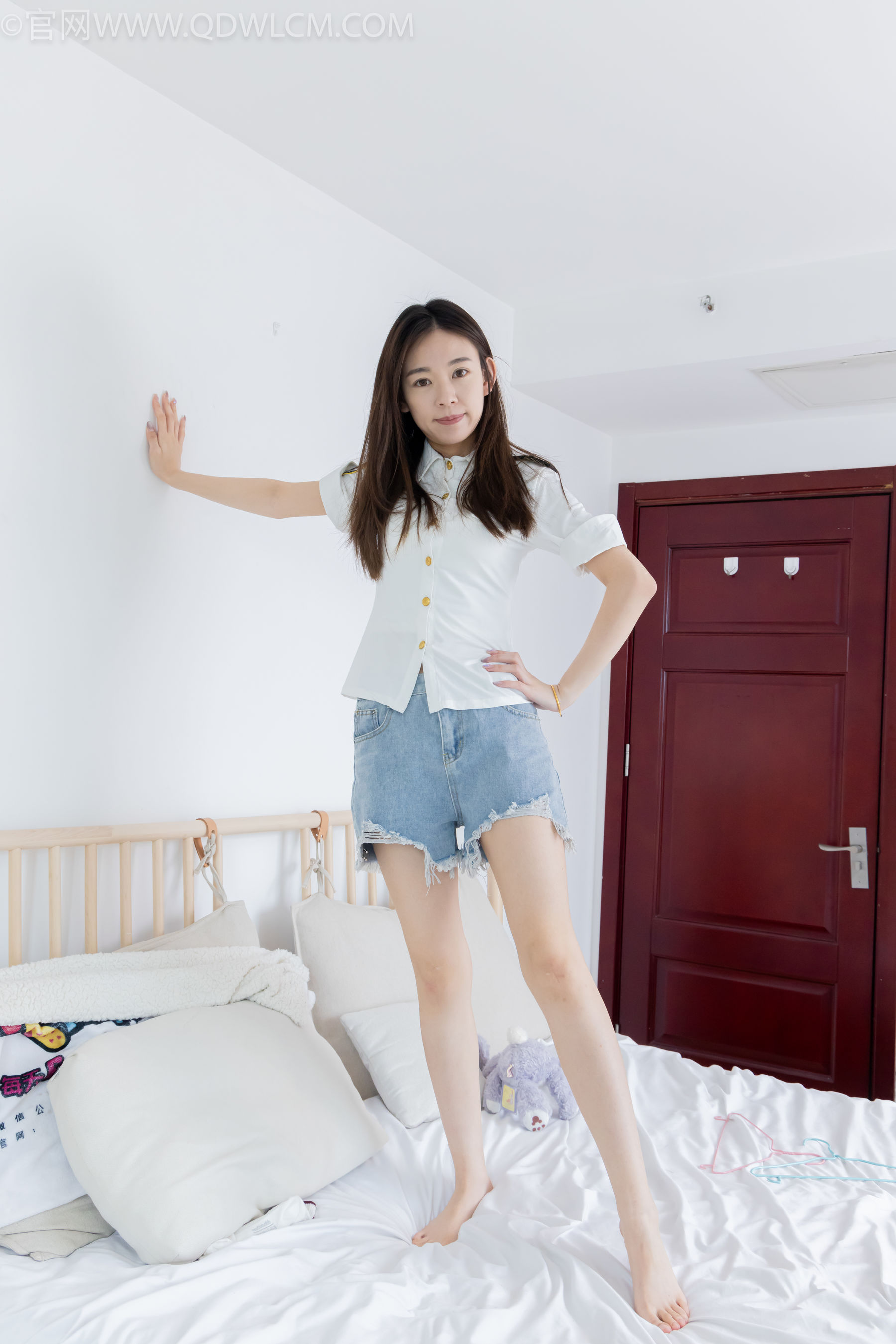 物恋传媒 No.2309 婷婷 - 高跟长靴、白棉袜、裸足/(173P)