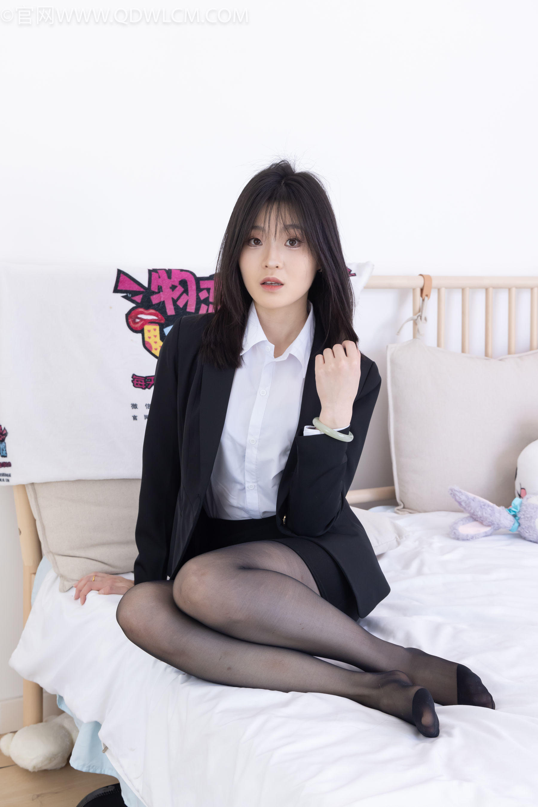 物恋传媒 No.2306 青柠 - 高跟长靴、薄黑丝、ol制服/(260P)