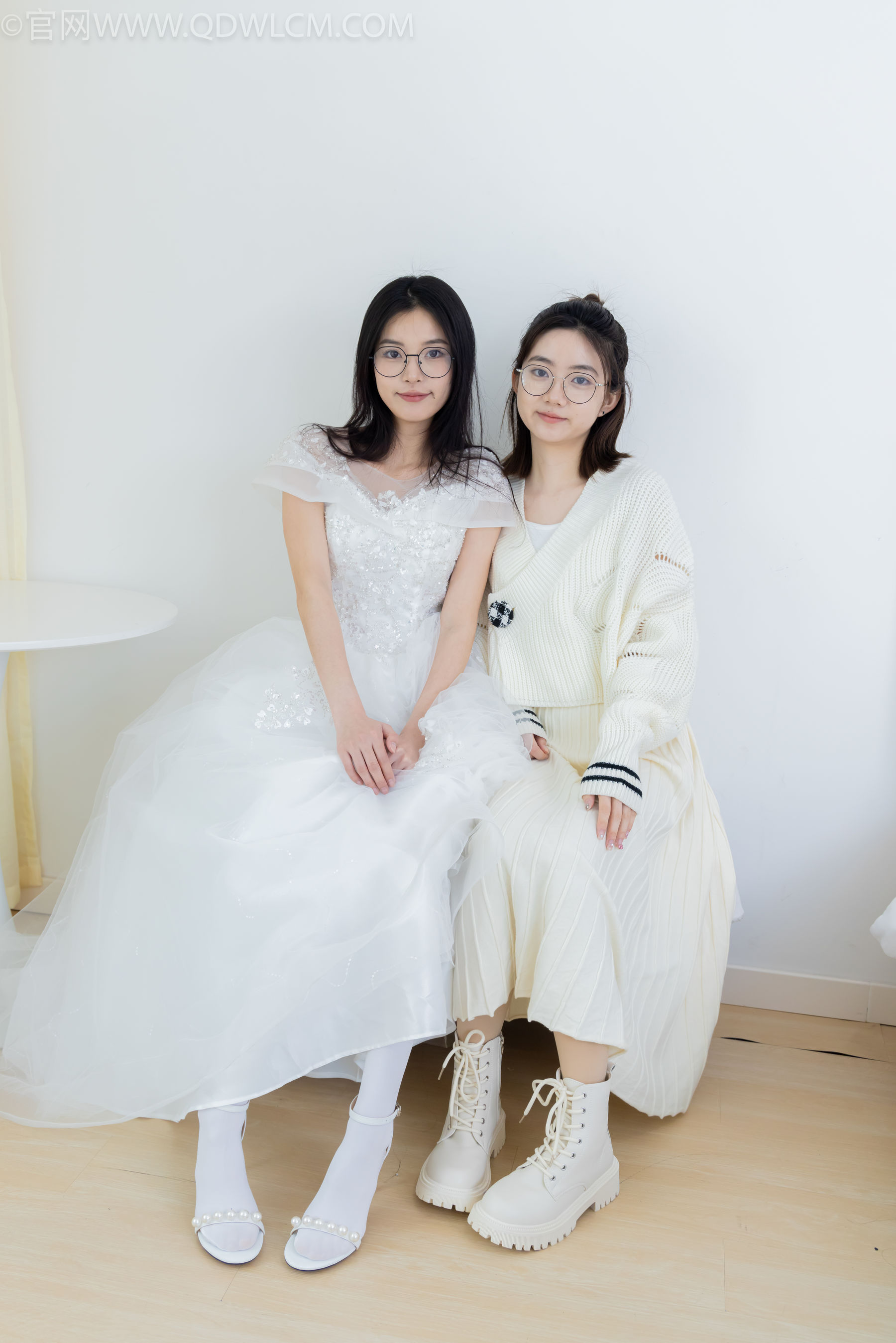 物恋传媒 No.2308 茯苓&欢欢 - 高跟鞋、马丁靴、厚白丝、厚肉丝、瑜伽动作、婚纱/(154P)