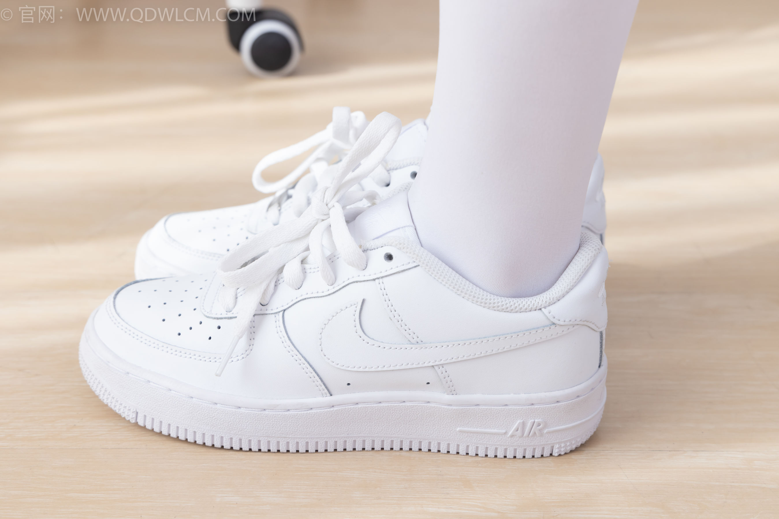 物恋传媒 No.2317 闪闪 - 板鞋、厚白丝、jk制服/(160P)