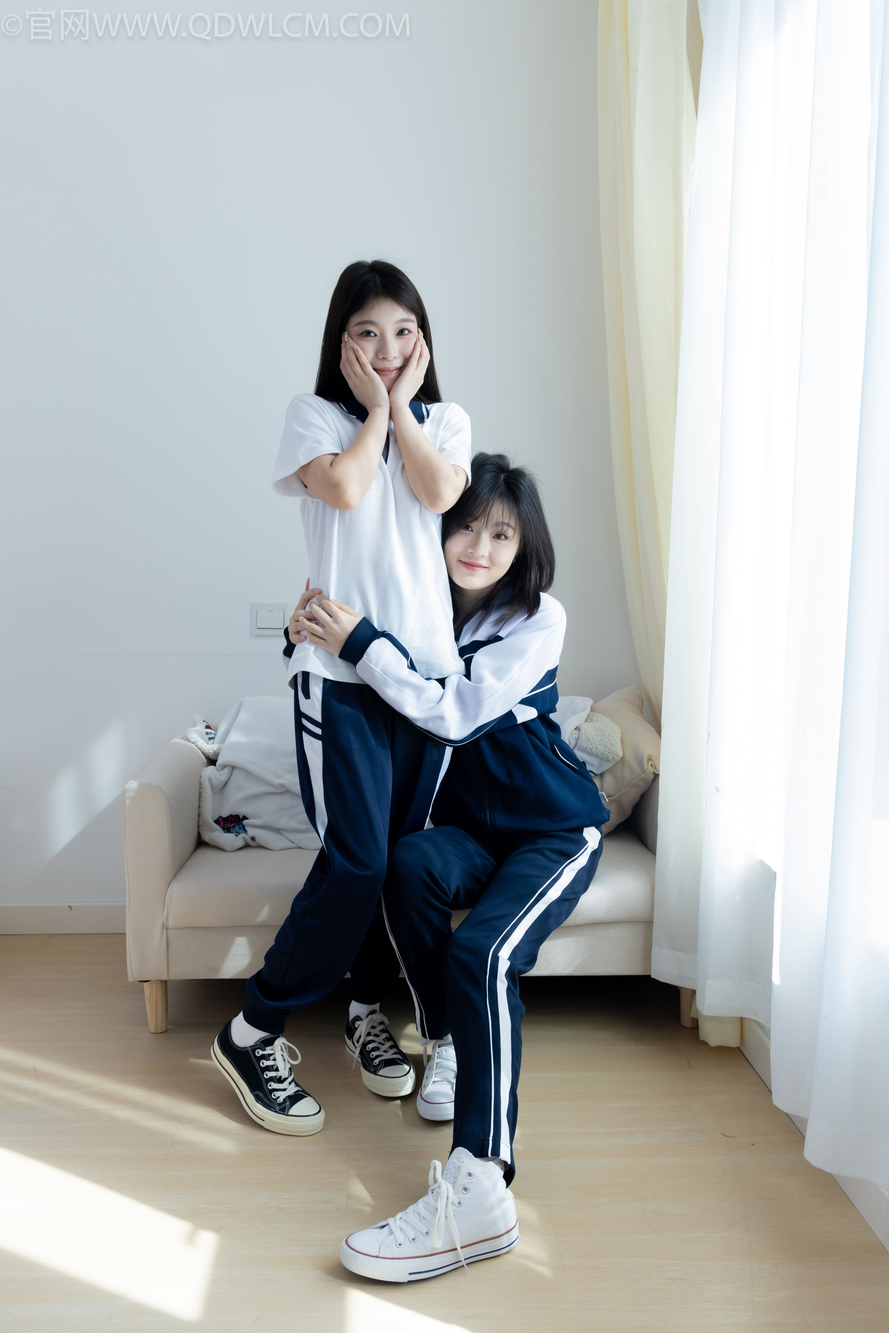 物恋传媒 No.2322 闪闪&青柠 - 帆布鞋、白棉袜、青柠薄肉丝、闪闪薄白丝/(168P)