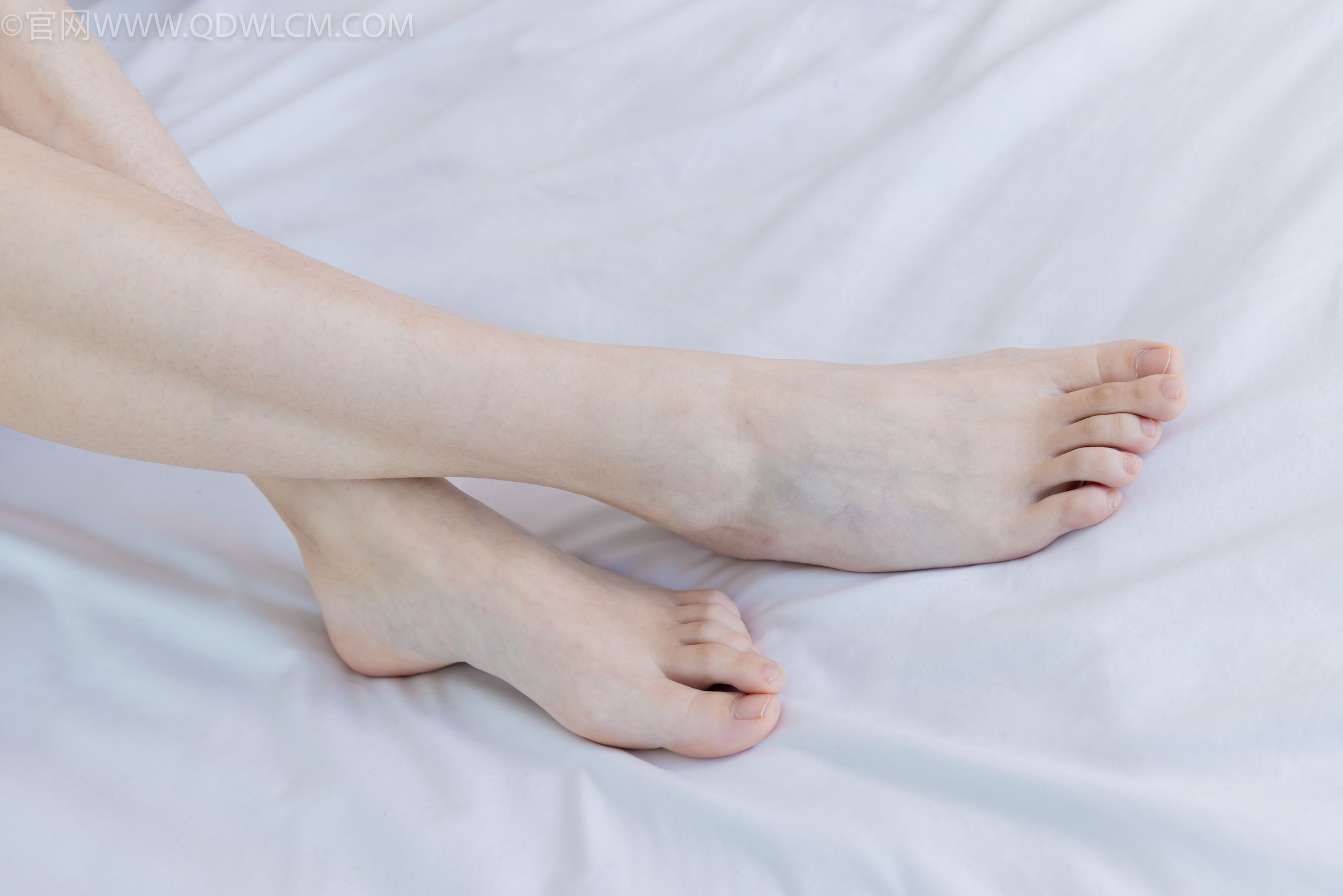 物恋传媒 No.2319 小左 - 帆布鞋、白棉袜、裸足/(155P)