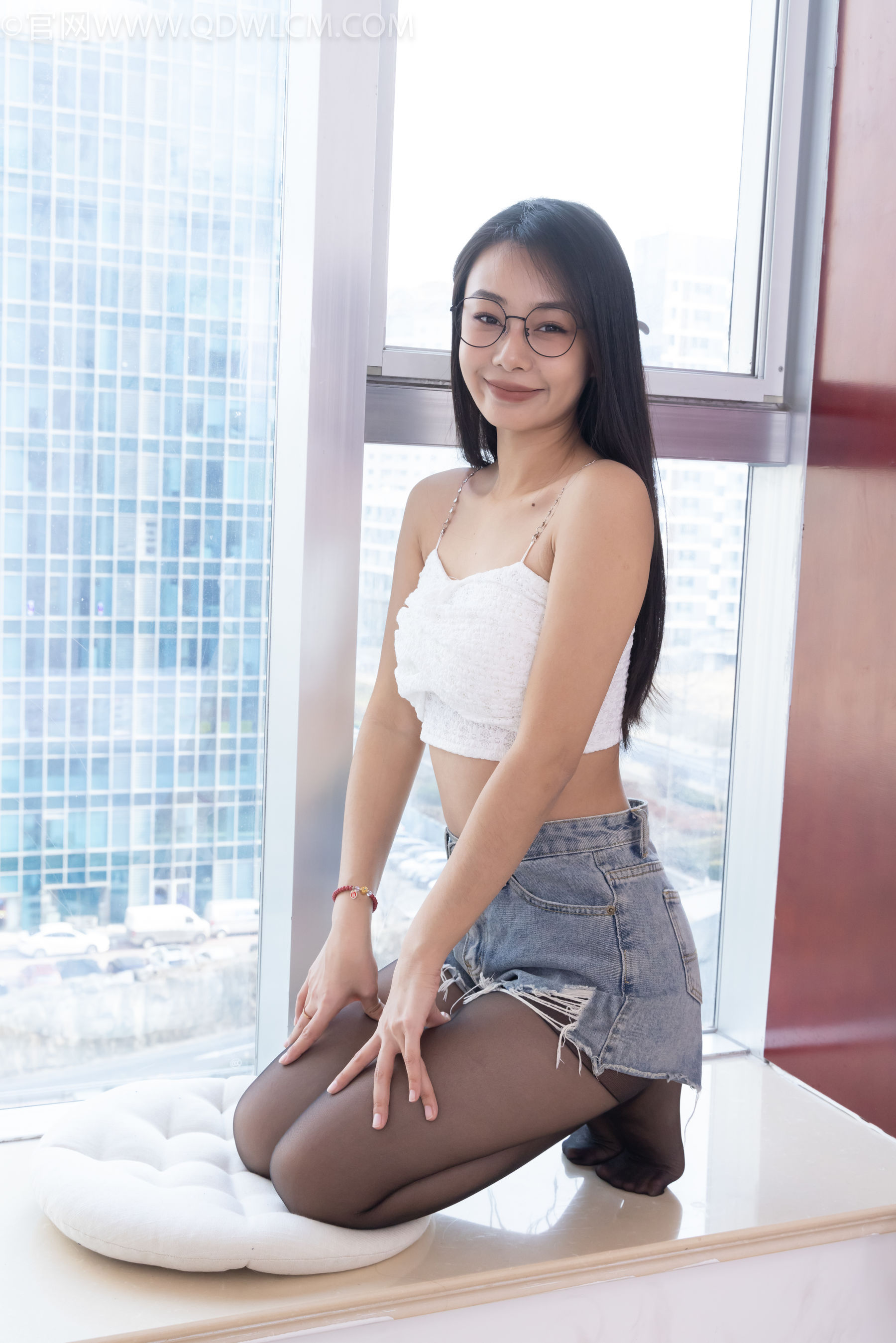 物恋传媒 No.2310 岚岚 - 两双高跟凉鞋、薄白丝、薄黑丝、裸足/(170P)