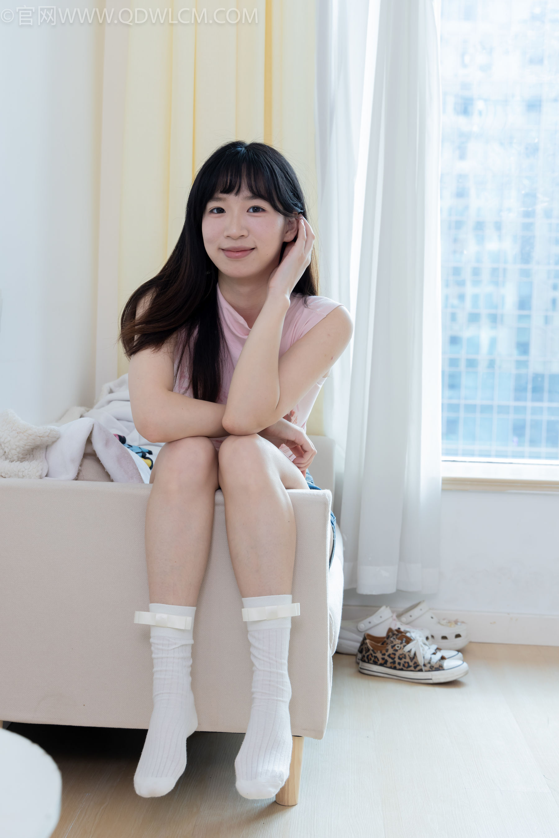 物恋传媒 No.2319 小左 - 帆布鞋、白棉袜、裸足/(155P)