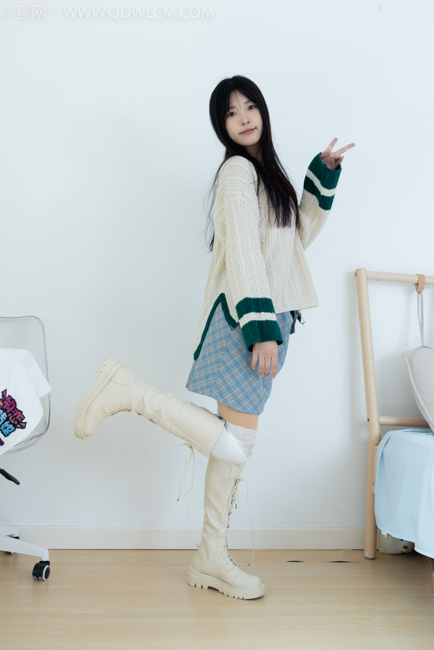 物恋传媒 No.2312 茯苓 - 长靴、过膝白棉袜、厚肉丝/(160P)