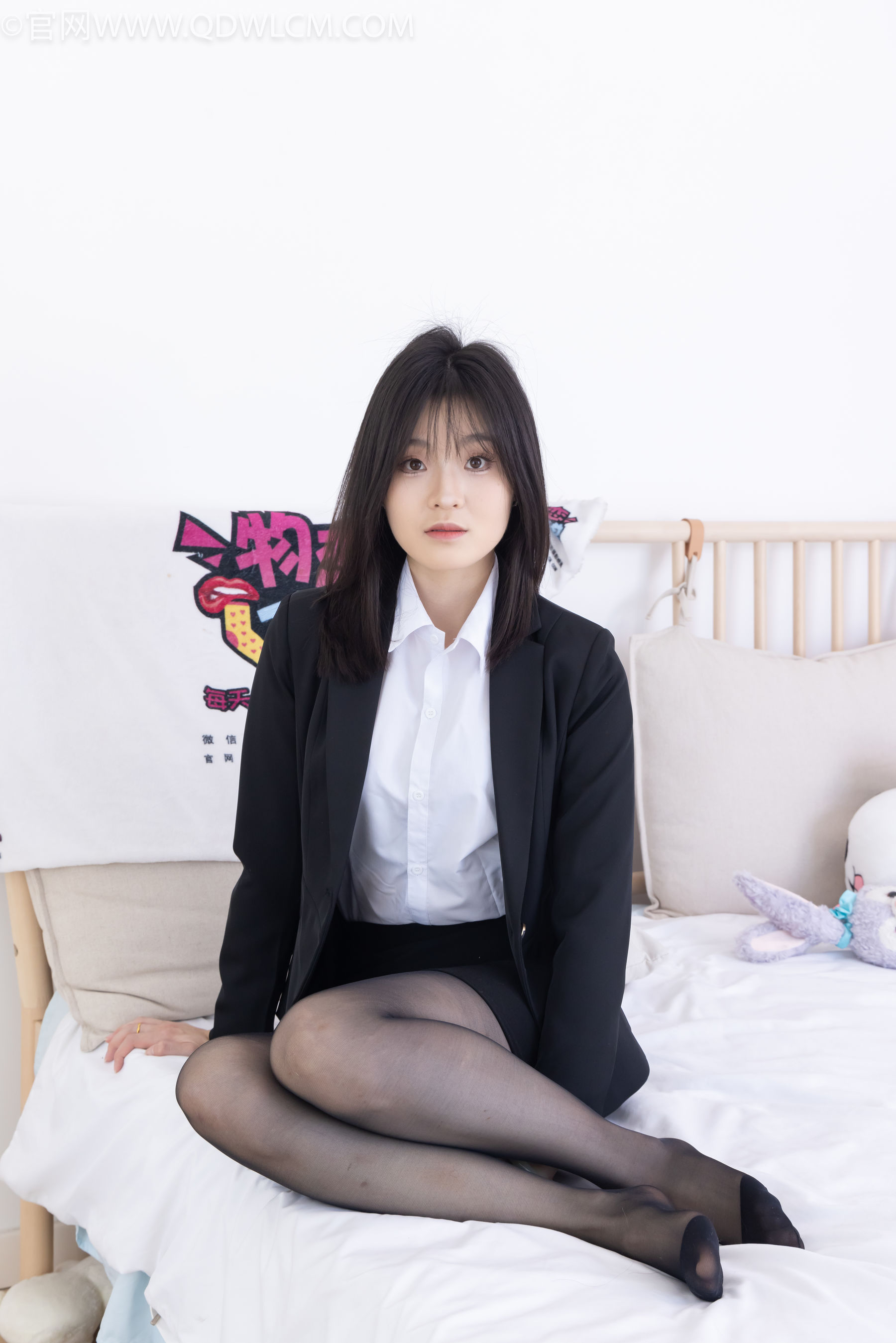 物恋传媒 No.2306 青柠 - 高跟长靴、薄黑丝、ol制服/(260P)