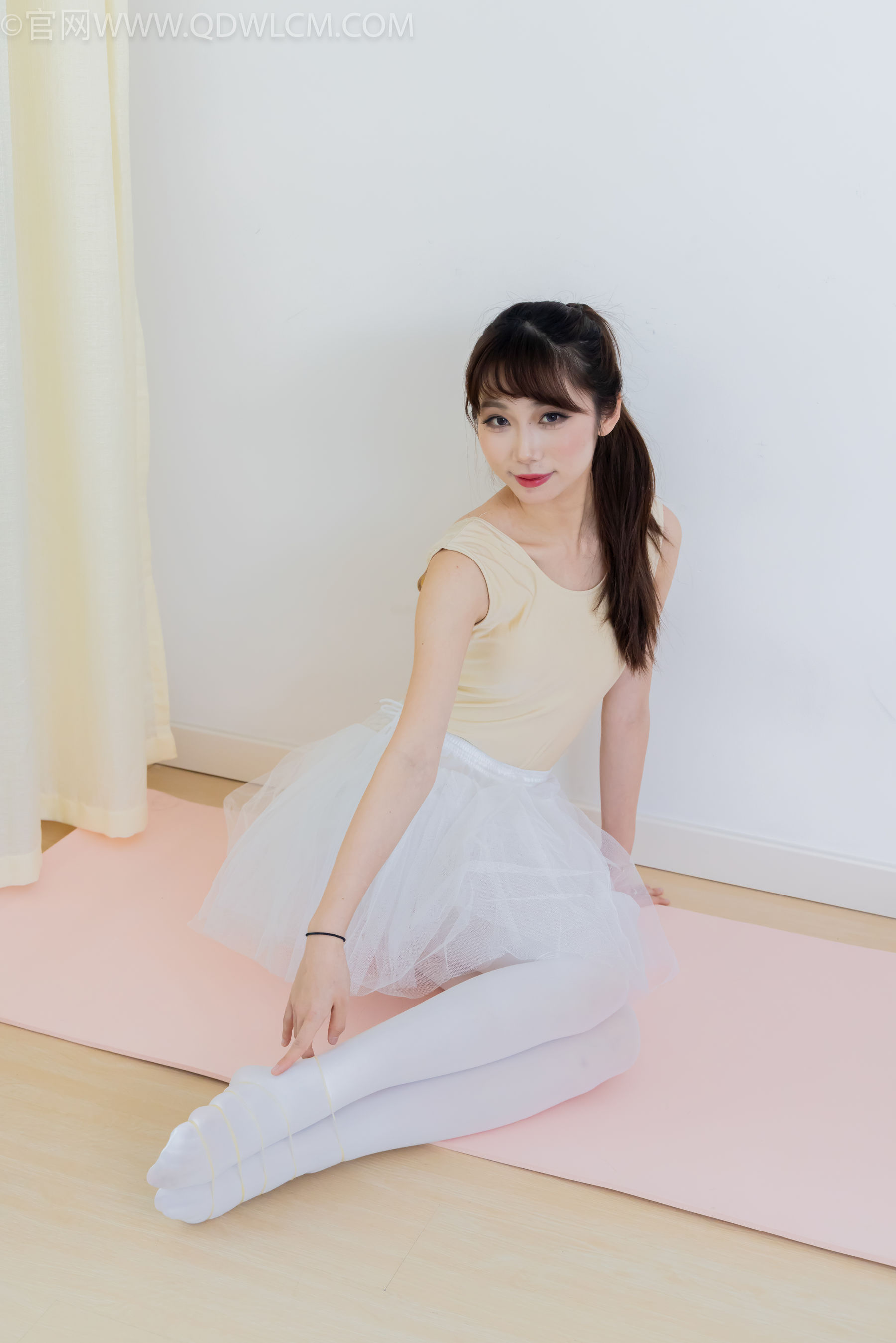 物恋传媒 No.2307 泡泡 - 芭蕾鞋、厚白丝、芭蕾动作、皮筋绑脚剧情/(166P)