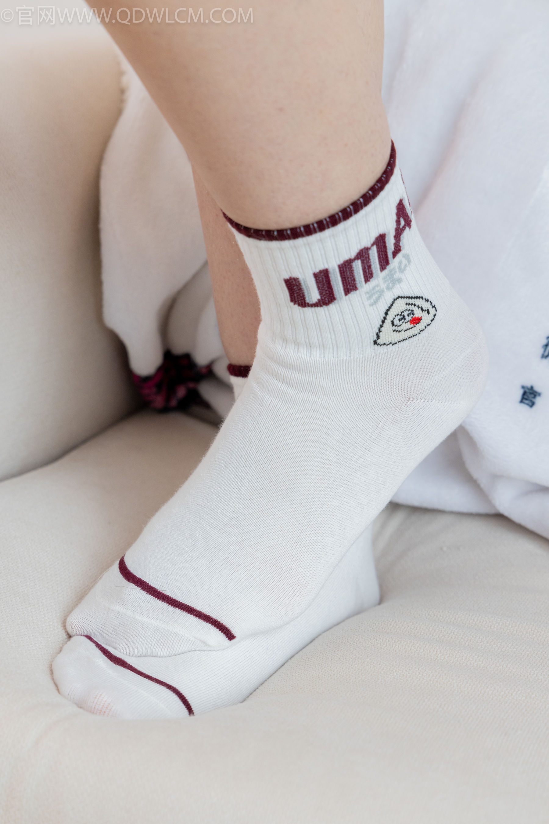 物恋传媒 No.2309 婷婷 - 高跟长靴、白棉袜、裸足/(173P)