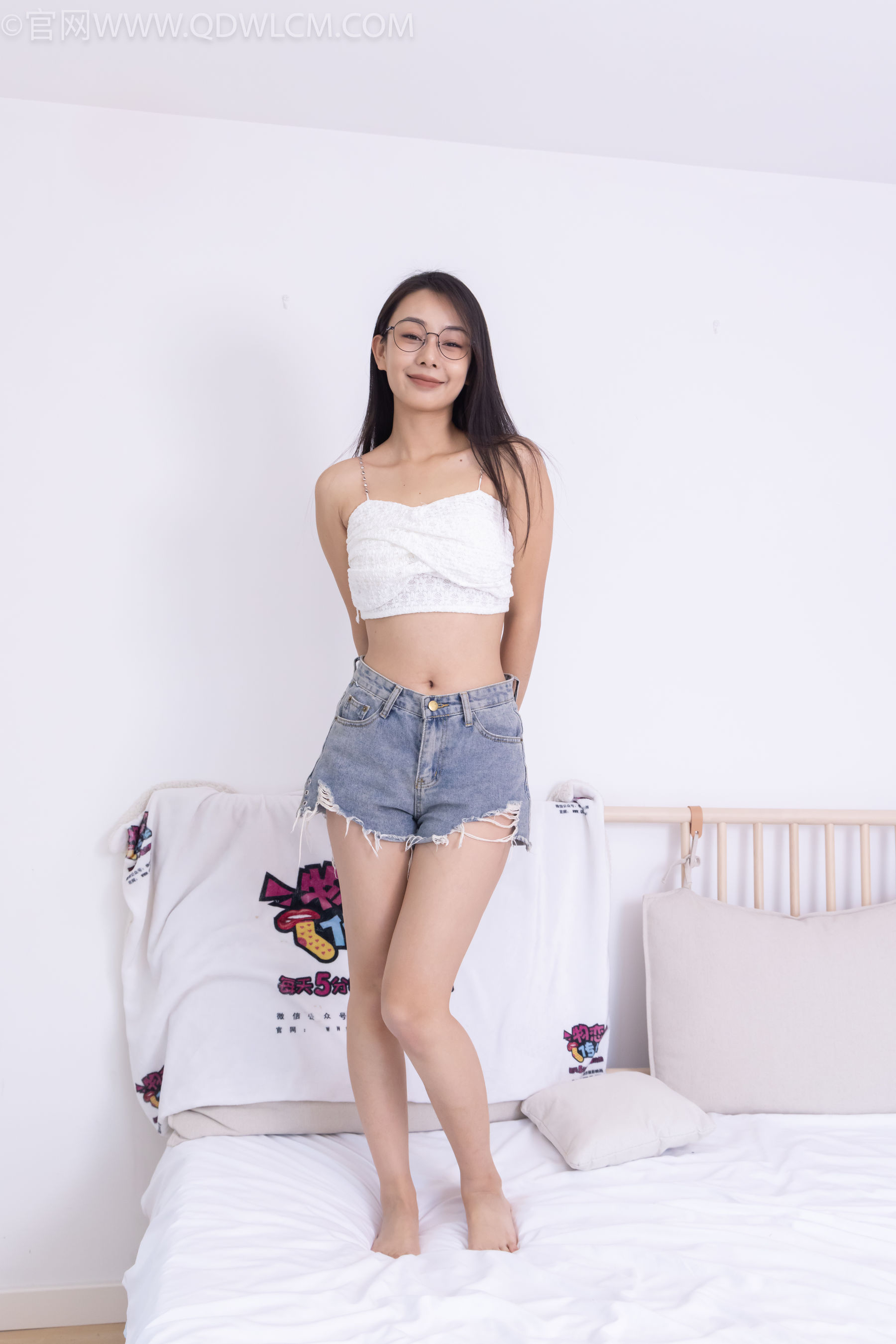 物恋传媒 No.2310 岚岚 - 两双高跟凉鞋、薄白丝、薄黑丝、裸足/(170P)