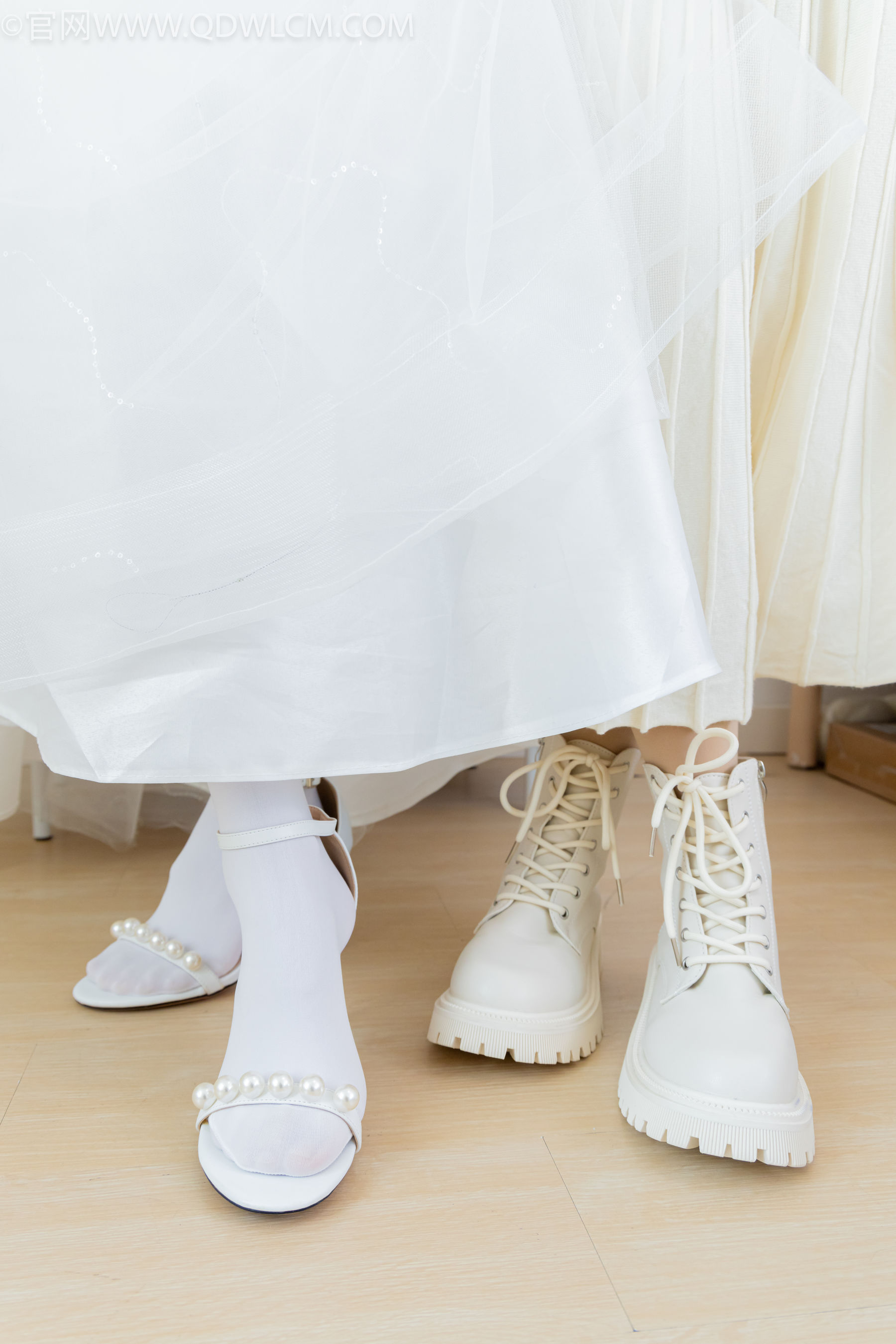 物恋传媒 No.2308 茯苓&欢欢 - 高跟鞋、马丁靴、厚白丝、厚肉丝、瑜伽动作、婚纱/(154P)