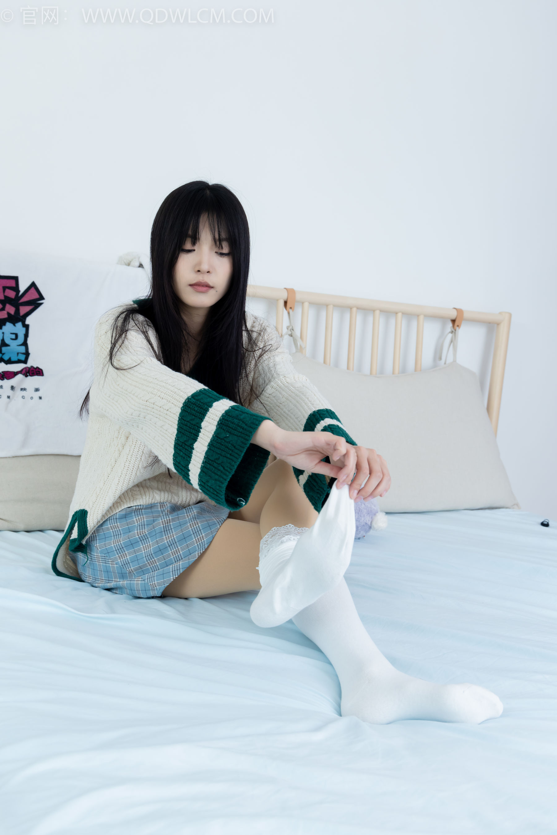 物恋传媒 No.2312 茯苓 - 长靴、过膝白棉袜、厚肉丝/(160P)