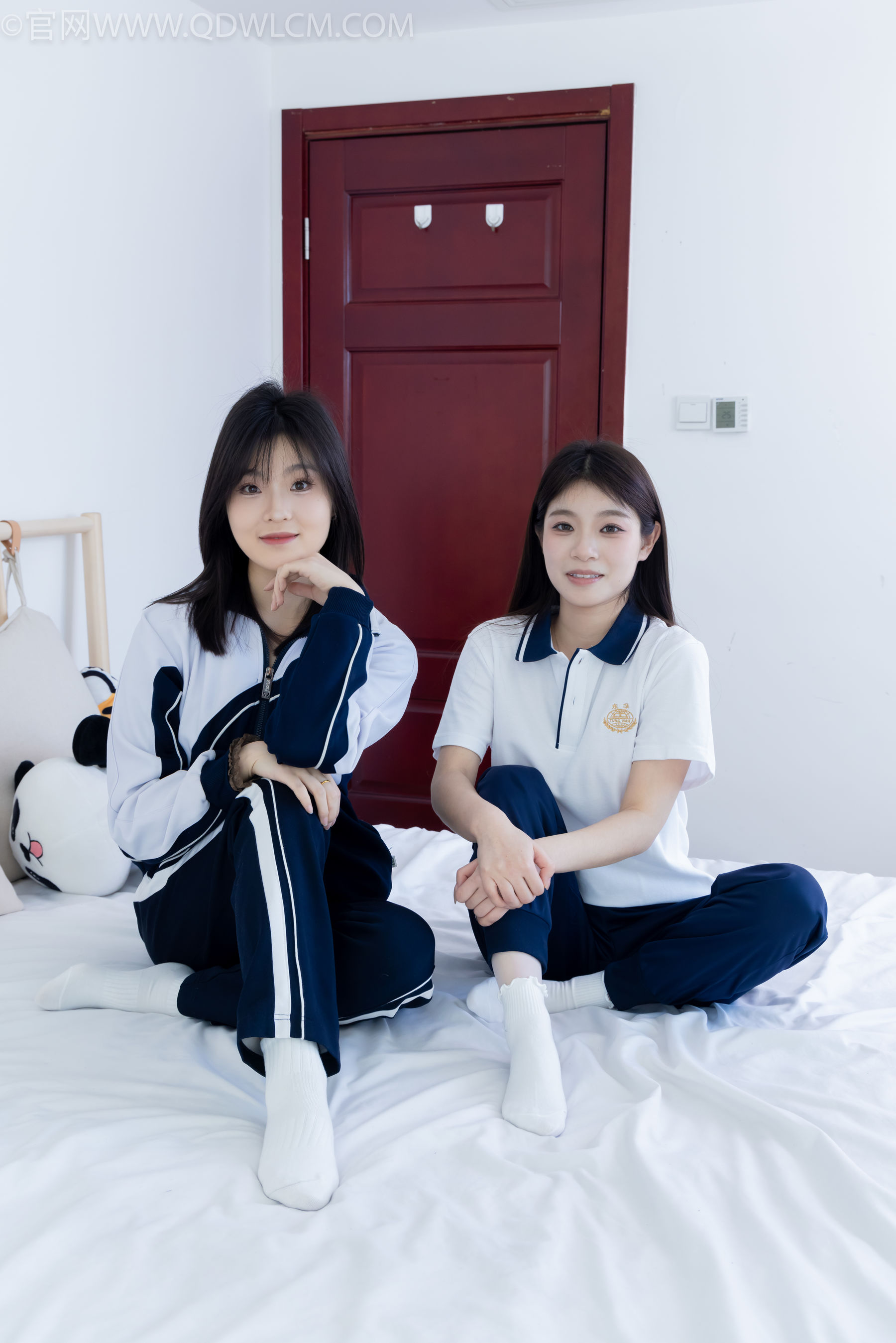 物恋传媒 No.2322 闪闪&青柠 - 帆布鞋、白棉袜、青柠薄肉丝、闪闪薄白丝/(168P)