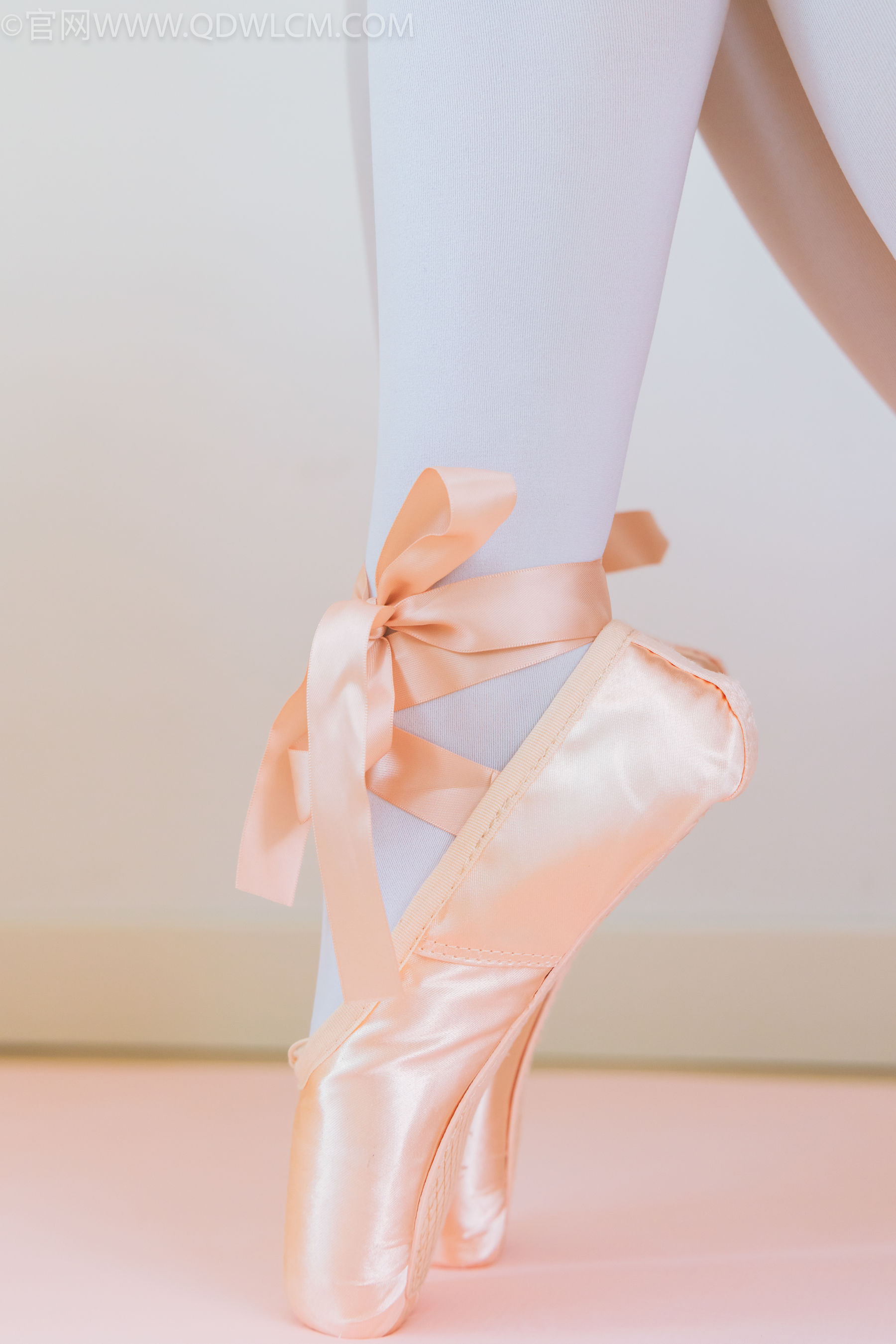 物恋传媒 No.2307 泡泡 - 芭蕾鞋、厚白丝、芭蕾动作、皮筋绑脚剧情/(166P)