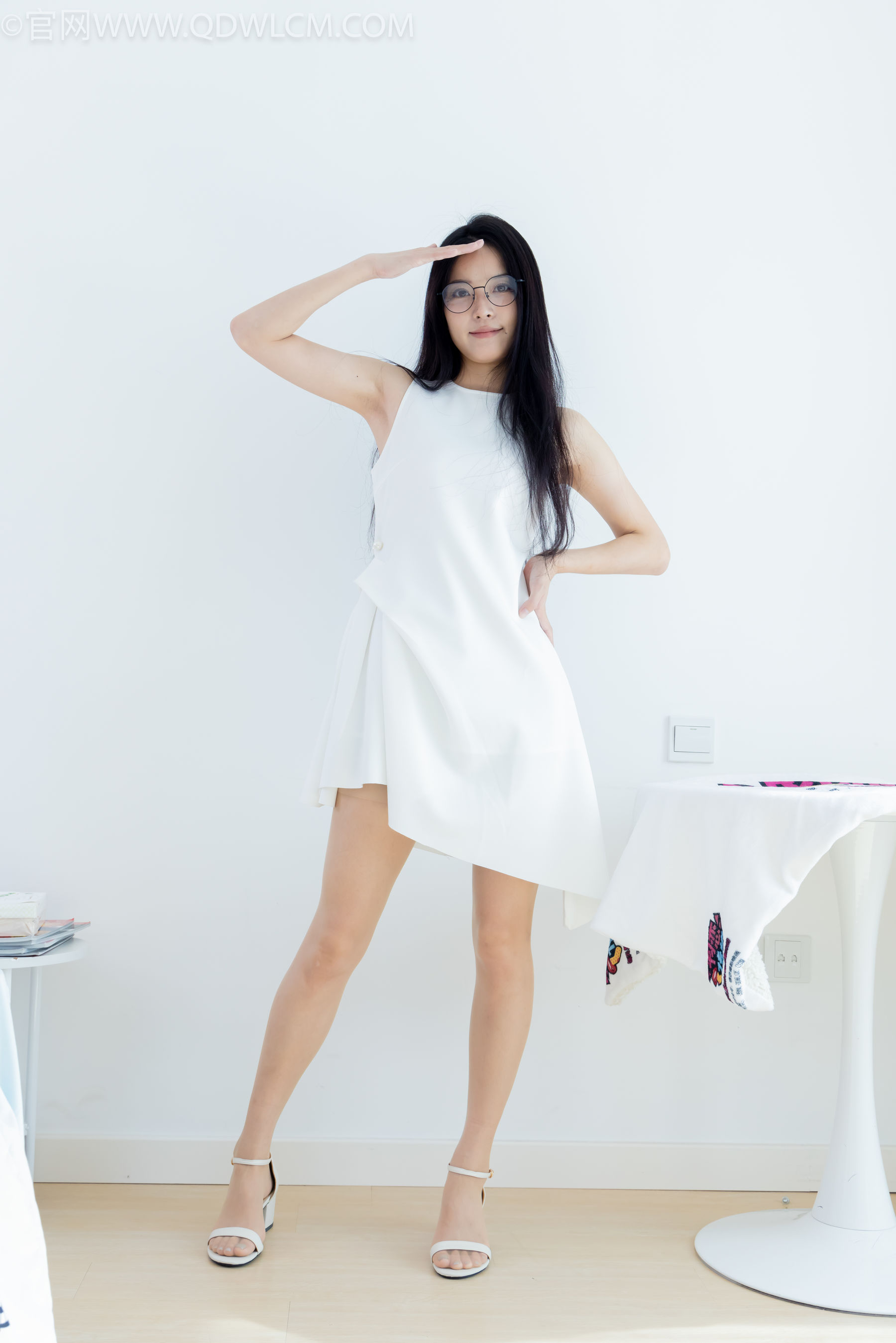 物恋传媒 No.2320 茯苓 - 凉鞋、薄肉丝、裸足、皮筋绑脚以及挠脚心剧情/(159P)