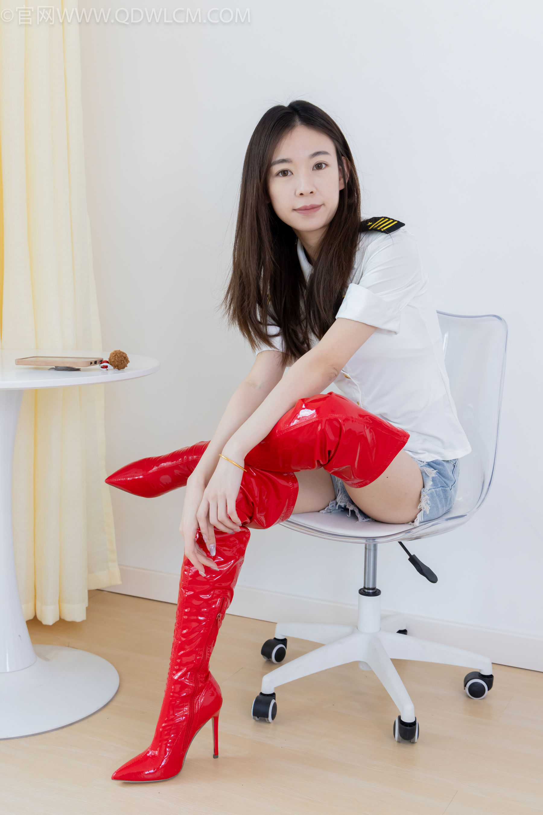 物恋传媒 No.2309 婷婷 - 高跟长靴、白棉袜、裸足/(173P)