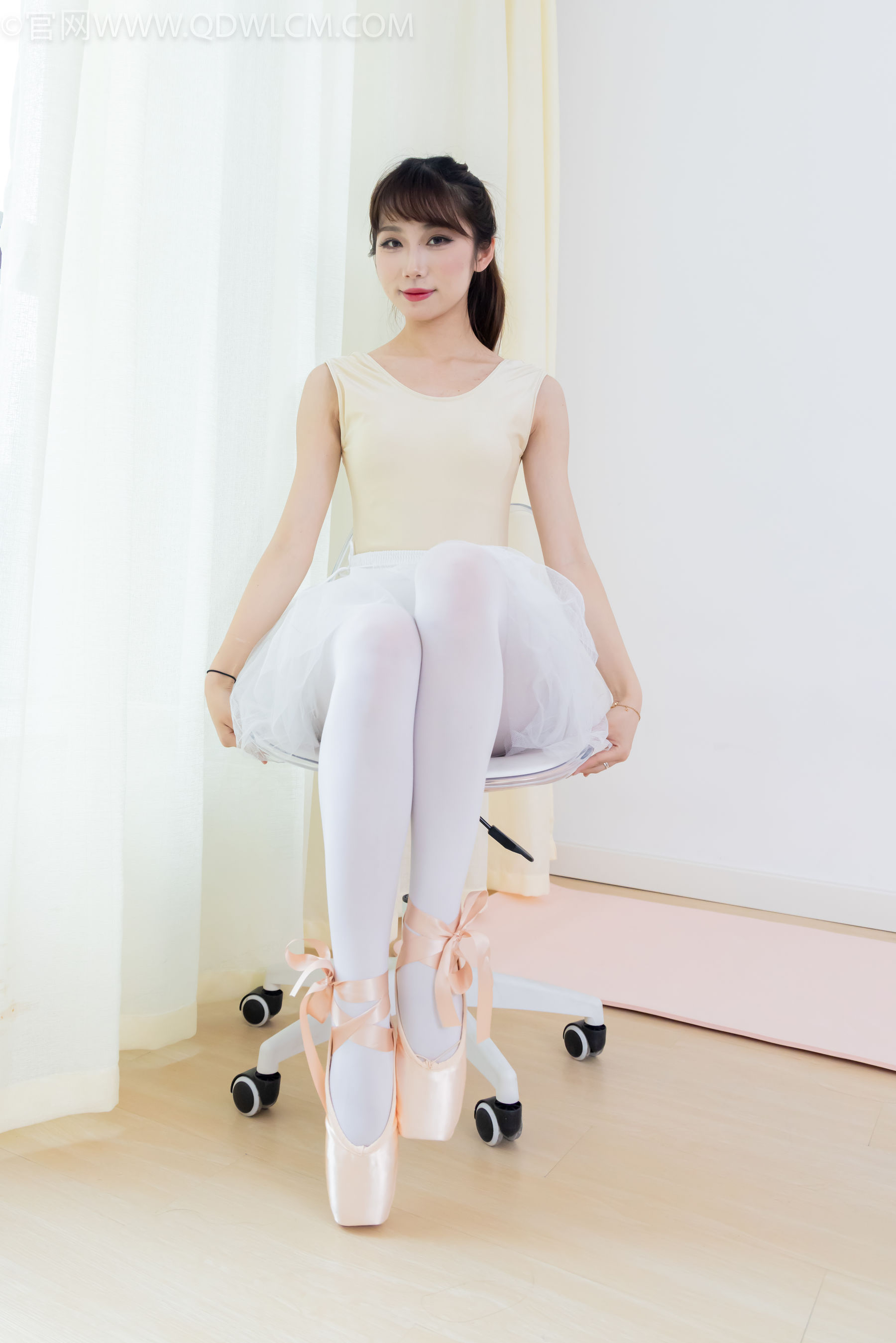 物恋传媒 No.2307 泡泡 - 芭蕾鞋、厚白丝、芭蕾动作、皮筋绑脚剧情/(166P)