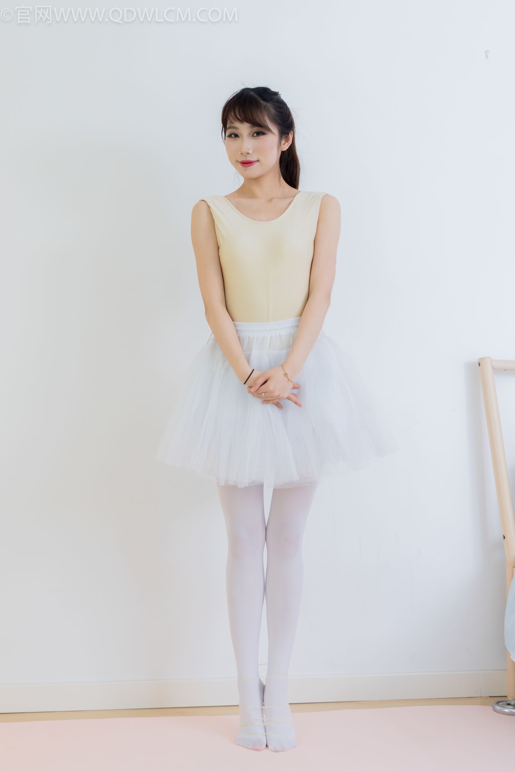 物恋传媒 No.2307 泡泡 - 芭蕾鞋、厚白丝、芭蕾动作、皮筋绑脚剧情/(166P)