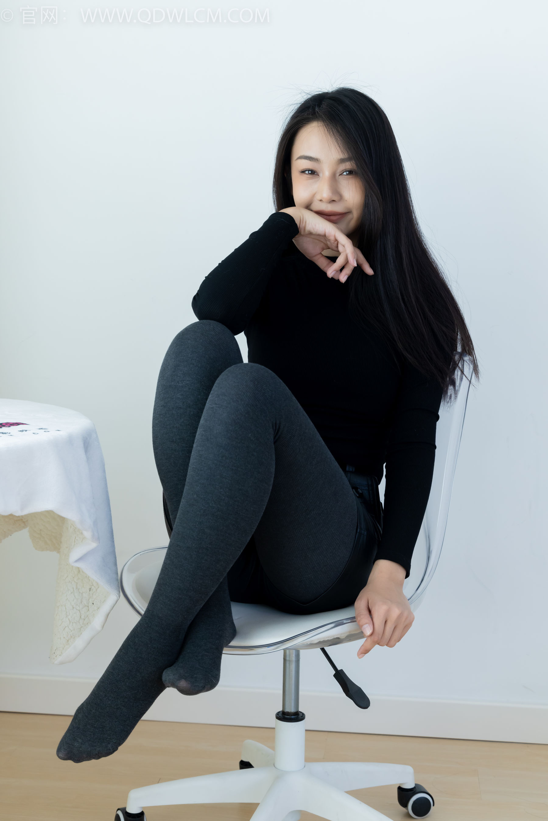 物恋传媒 No.2313 岚岚 - 高跟鞋、厚灰丝/(180P)