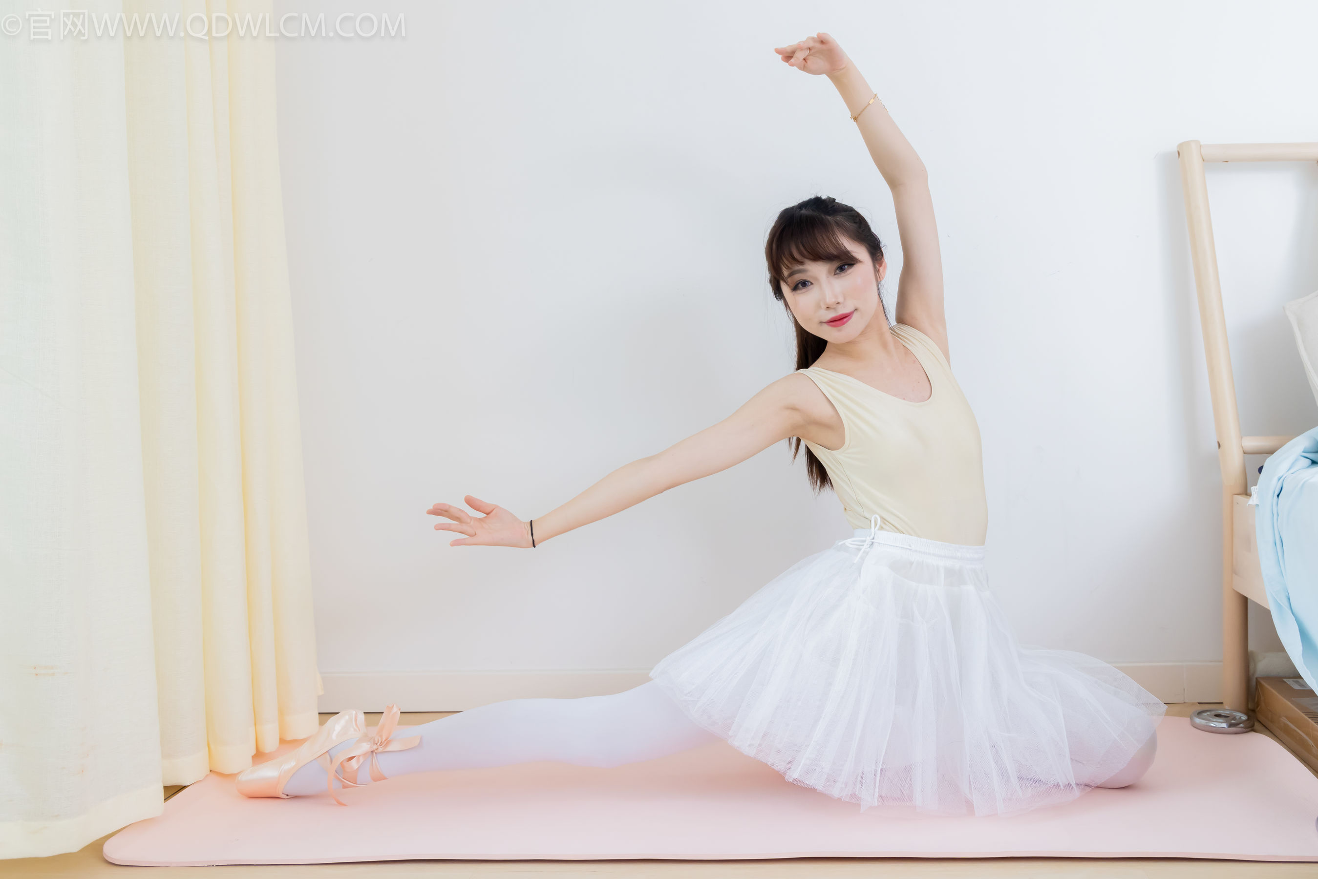 物恋传媒 No.2307 泡泡 - 芭蕾鞋、厚白丝、芭蕾动作、皮筋绑脚剧情/(166P)