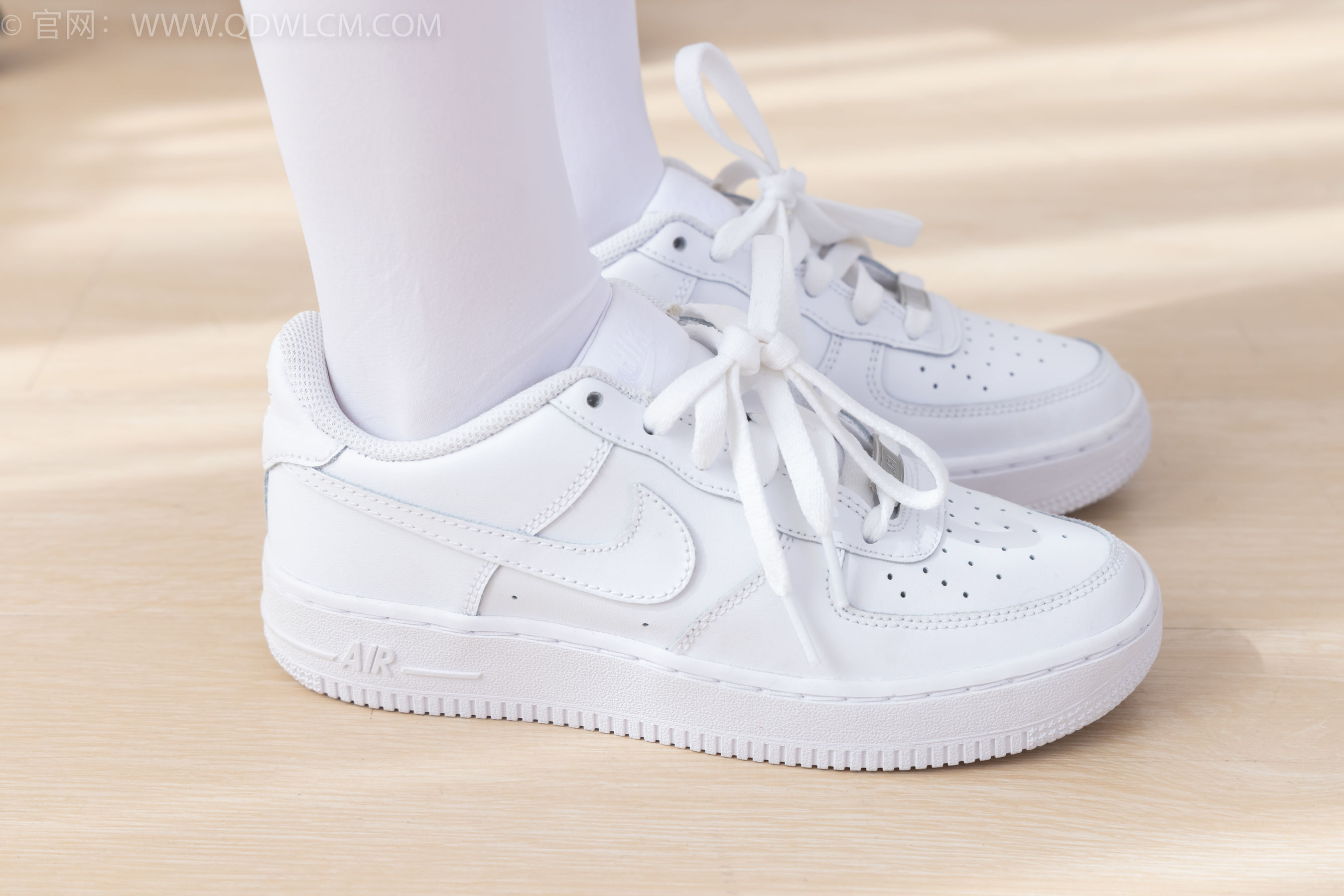 物恋传媒 No.2317 闪闪 - 板鞋、厚白丝、jk制服/(160P)