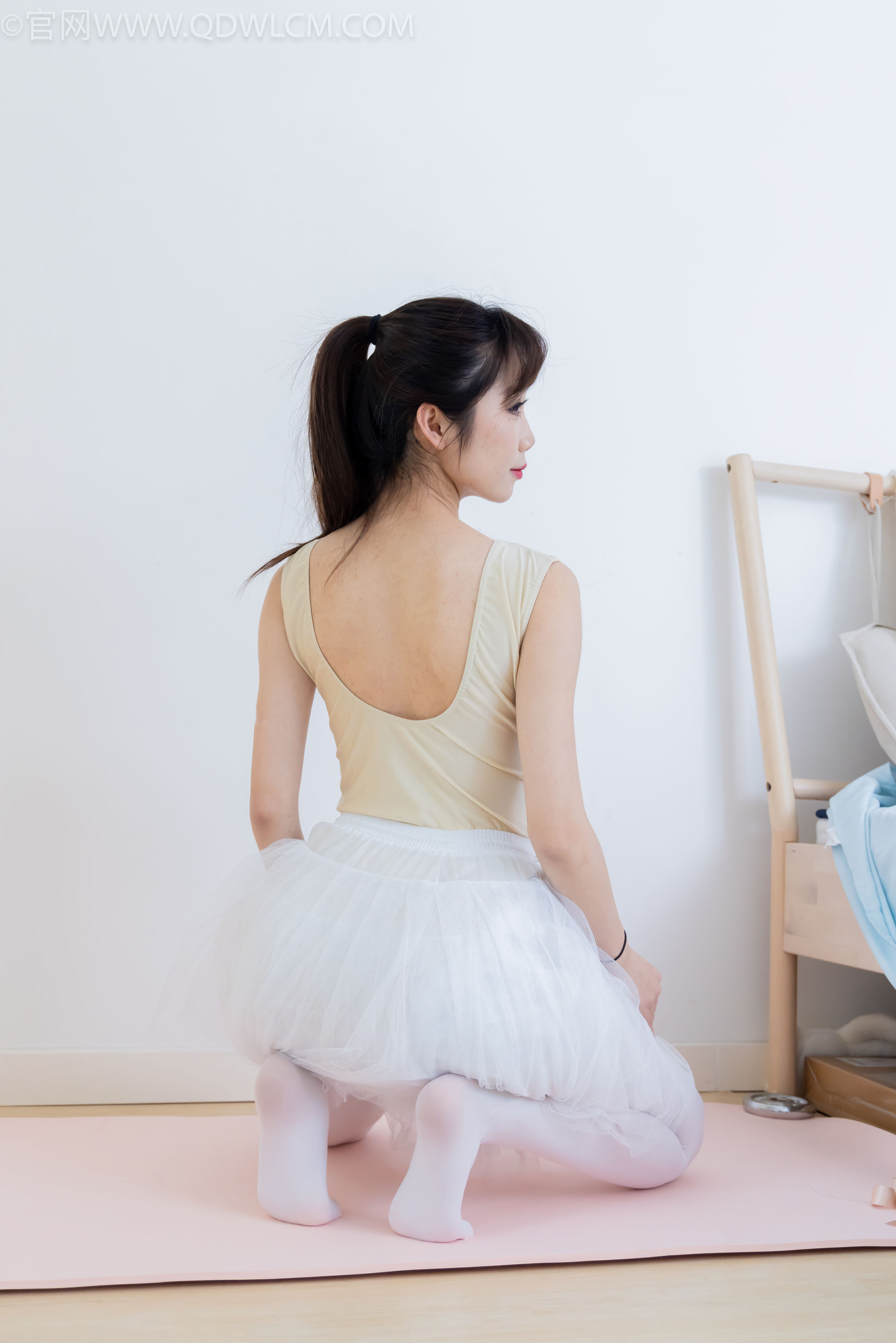 物恋传媒 No.2307 泡泡 - 芭蕾鞋、厚白丝、芭蕾动作、皮筋绑脚剧情/(166P)