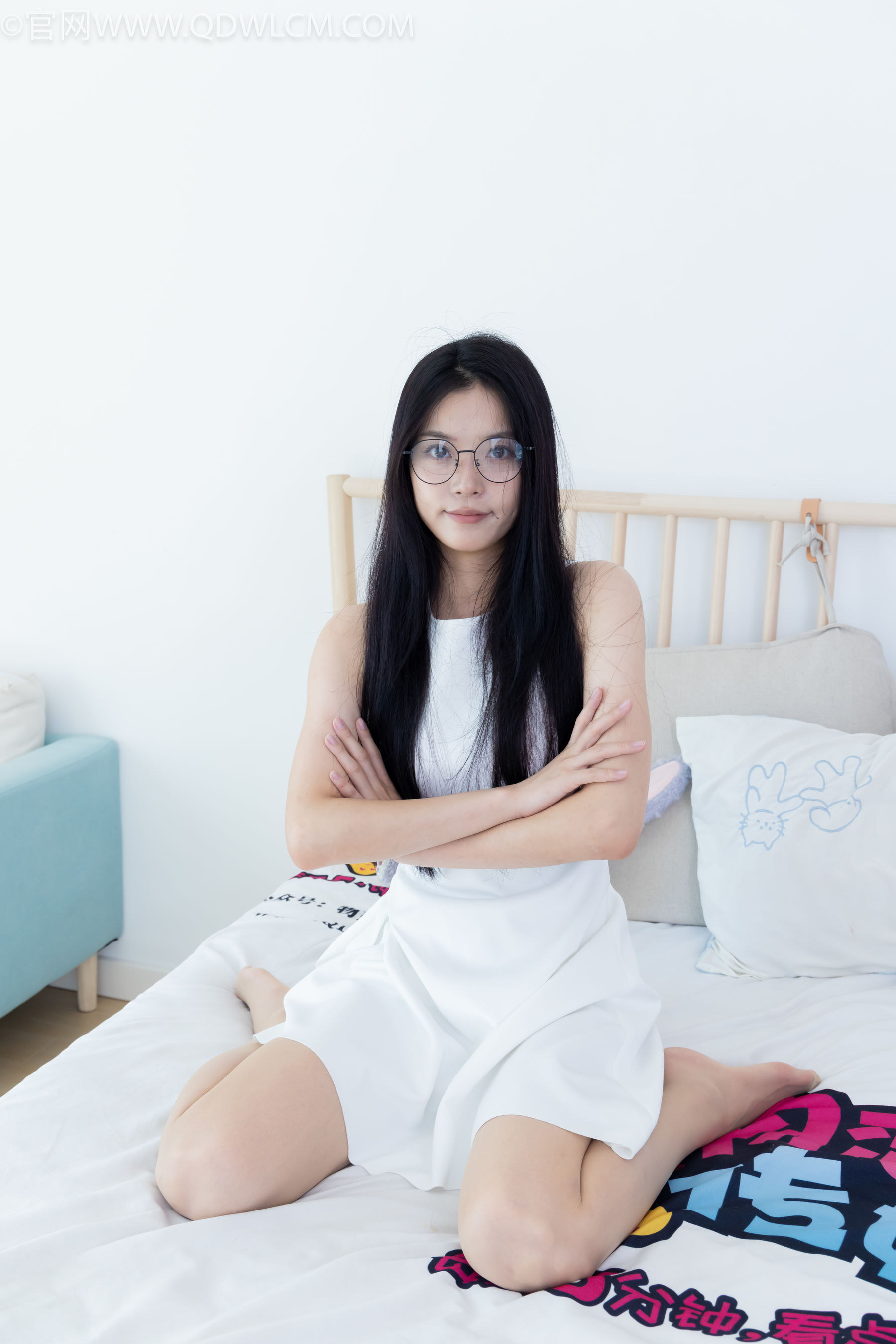 物恋传媒 No.2320 茯苓 - 凉鞋、薄肉丝、裸足、皮筋绑脚以及挠脚心剧情/(159P)