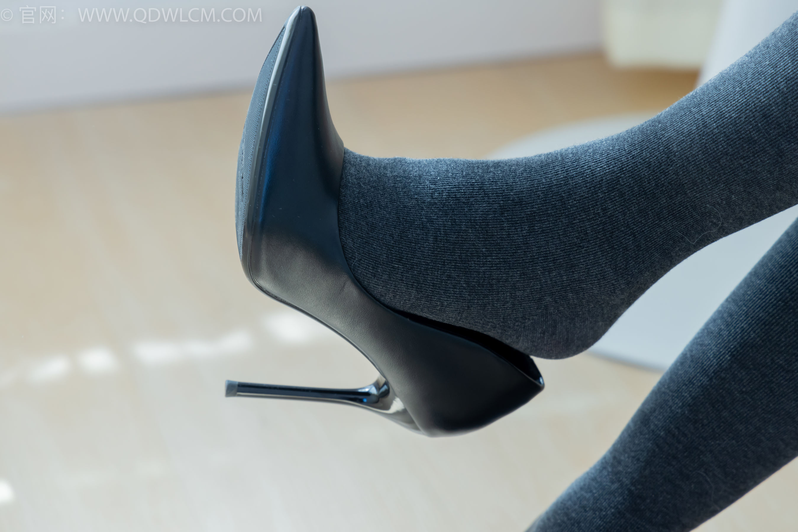 物恋传媒 No.2313 岚岚 - 高跟鞋、厚灰丝/(180P)