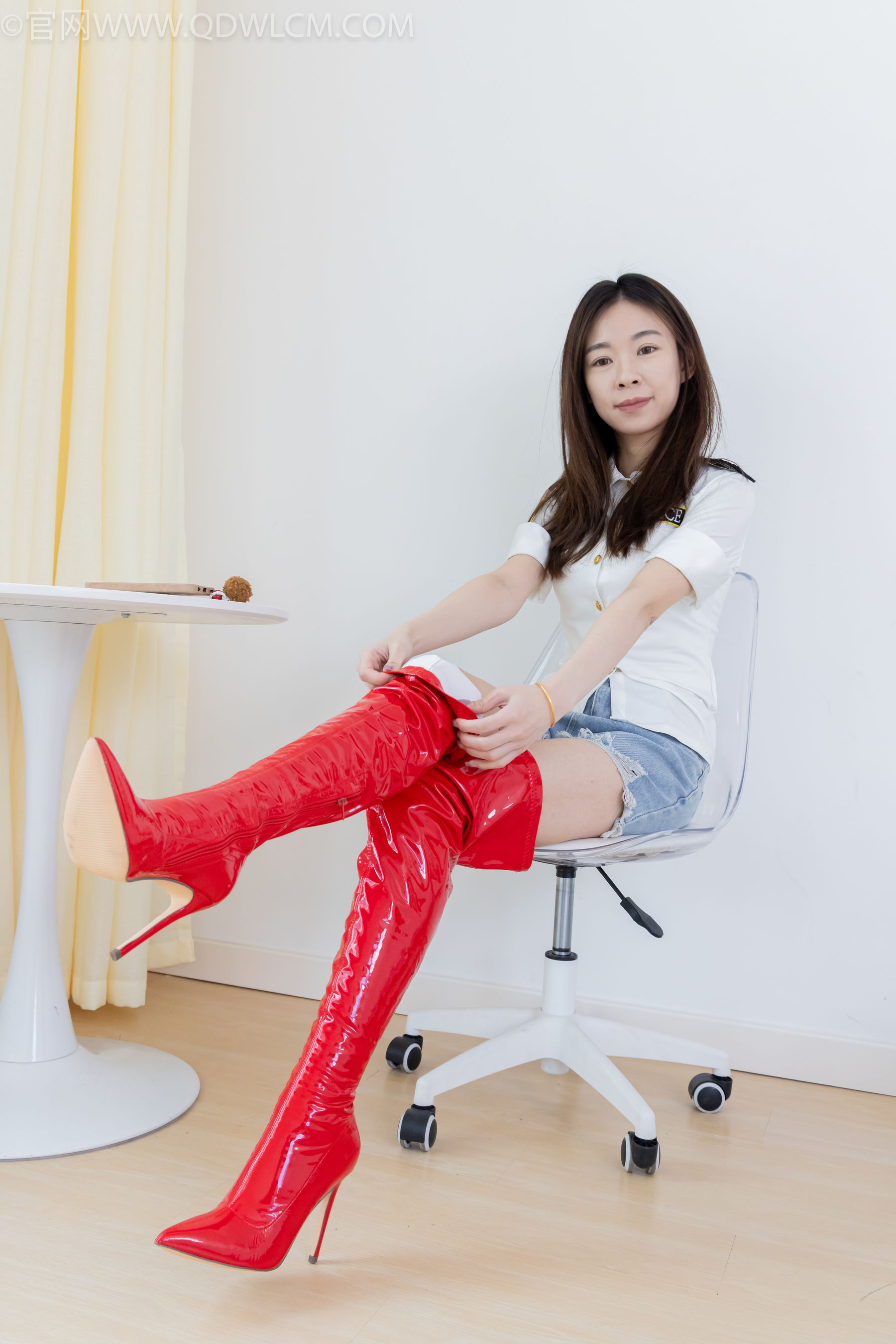 物恋传媒 No.2309 婷婷 - 高跟长靴、白棉袜、裸足/(173P)