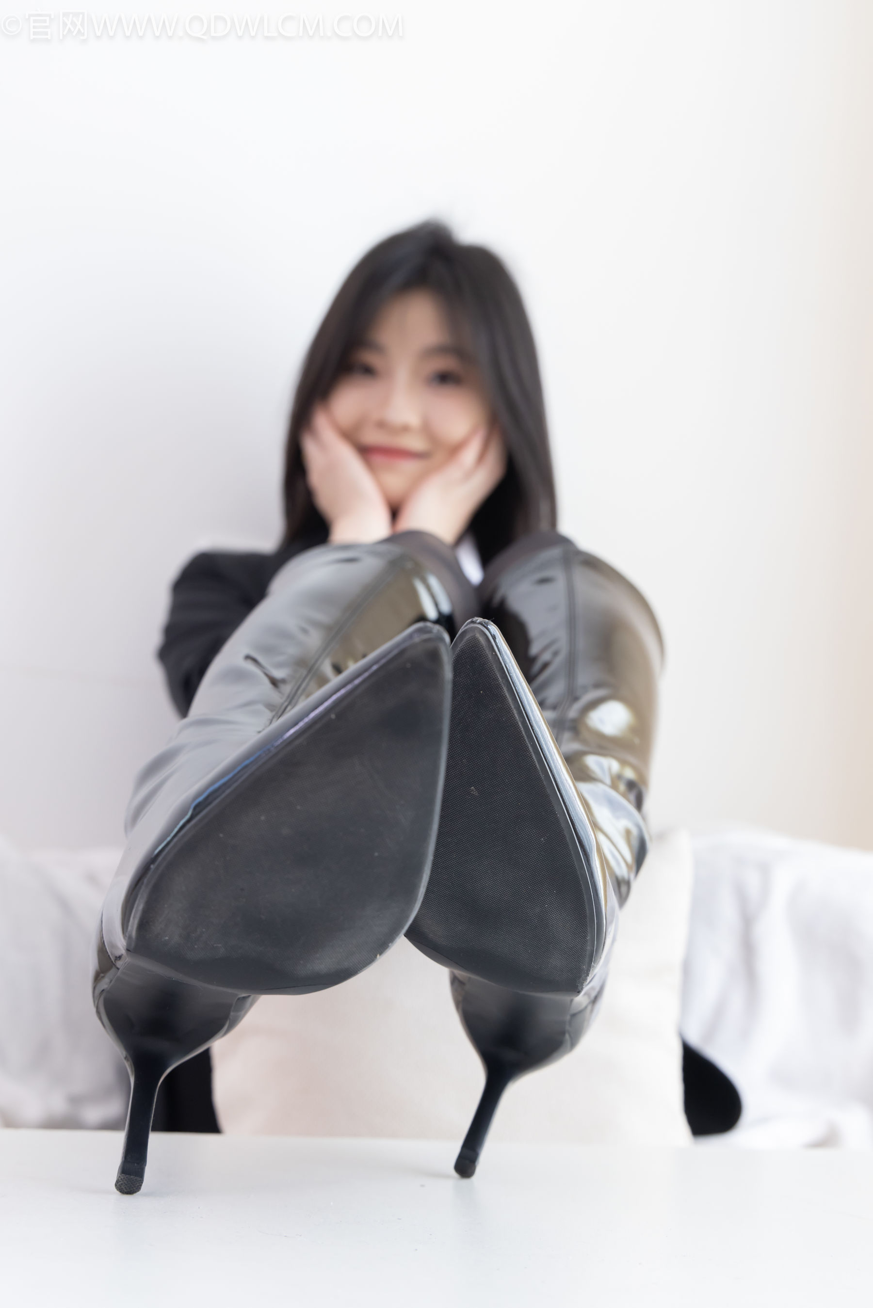 物恋传媒 No.2306 青柠 - 高跟长靴、薄黑丝、ol制服/(260P)