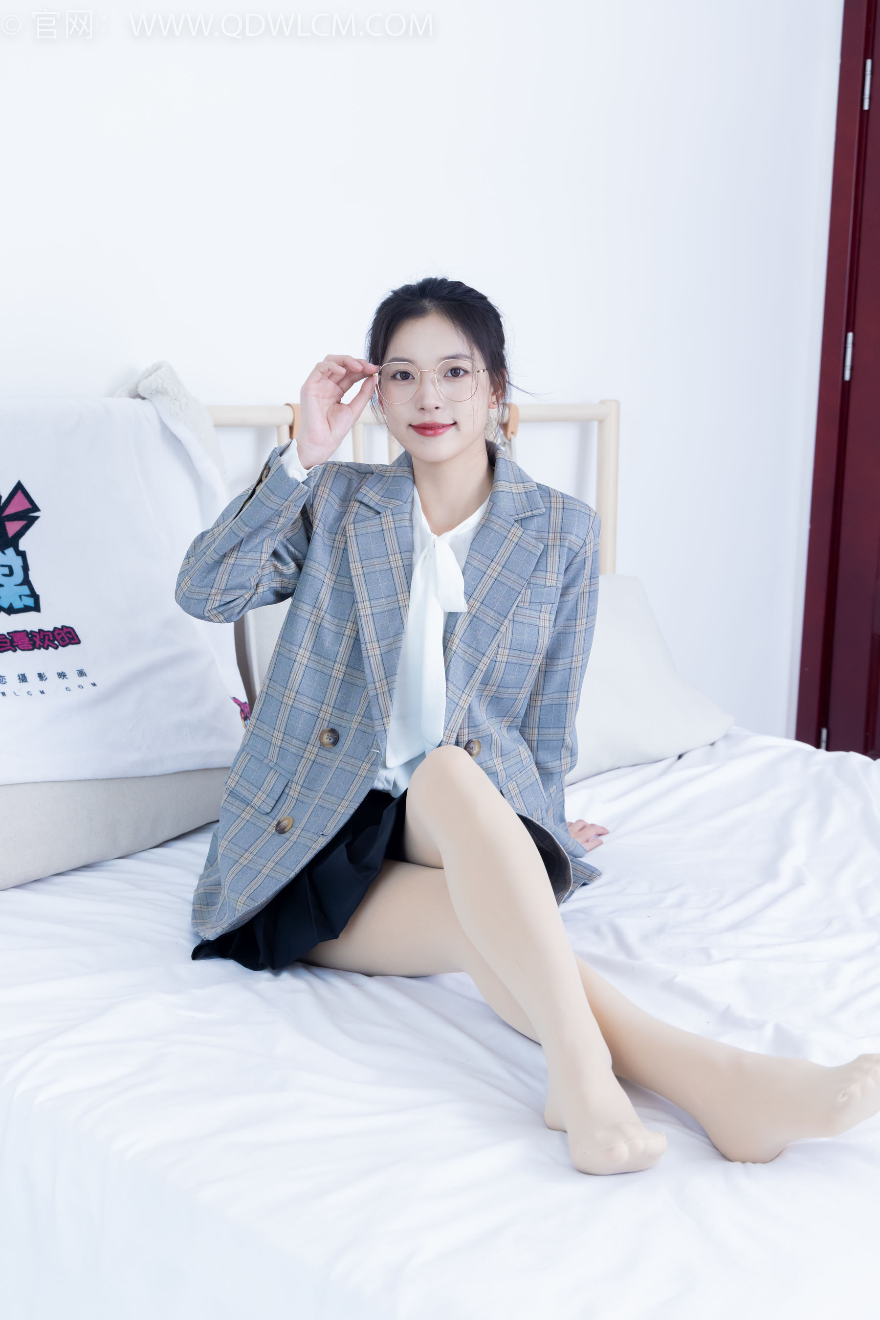 物恋传媒 No.2349 茯苓 - 高跟长靴、高跟凉鞋、厚肉丝、薄黑丝/(175P)