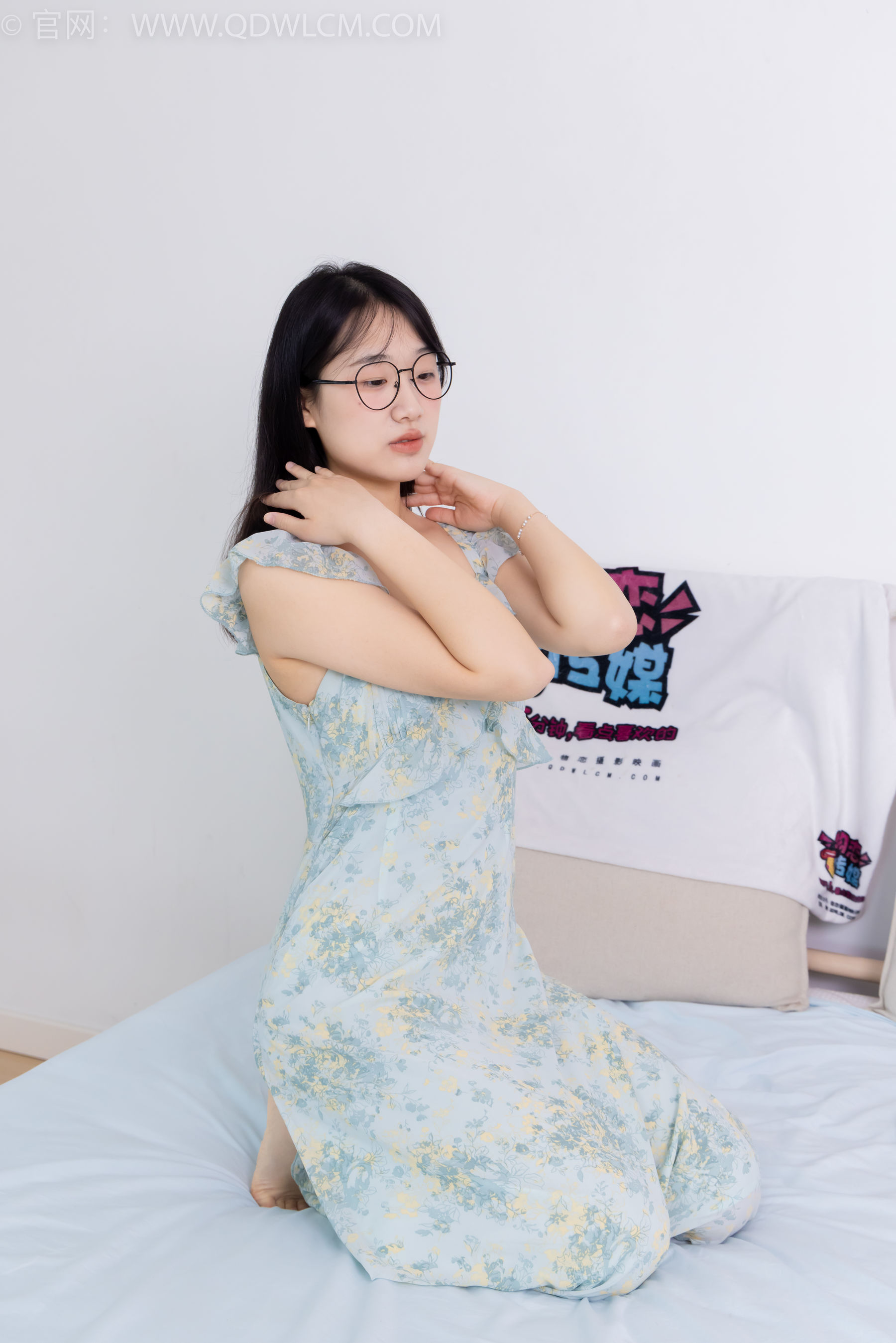 物恋传媒 No.2350 小椿 - 高跟鞋、白棉袜、裸足/(150P)