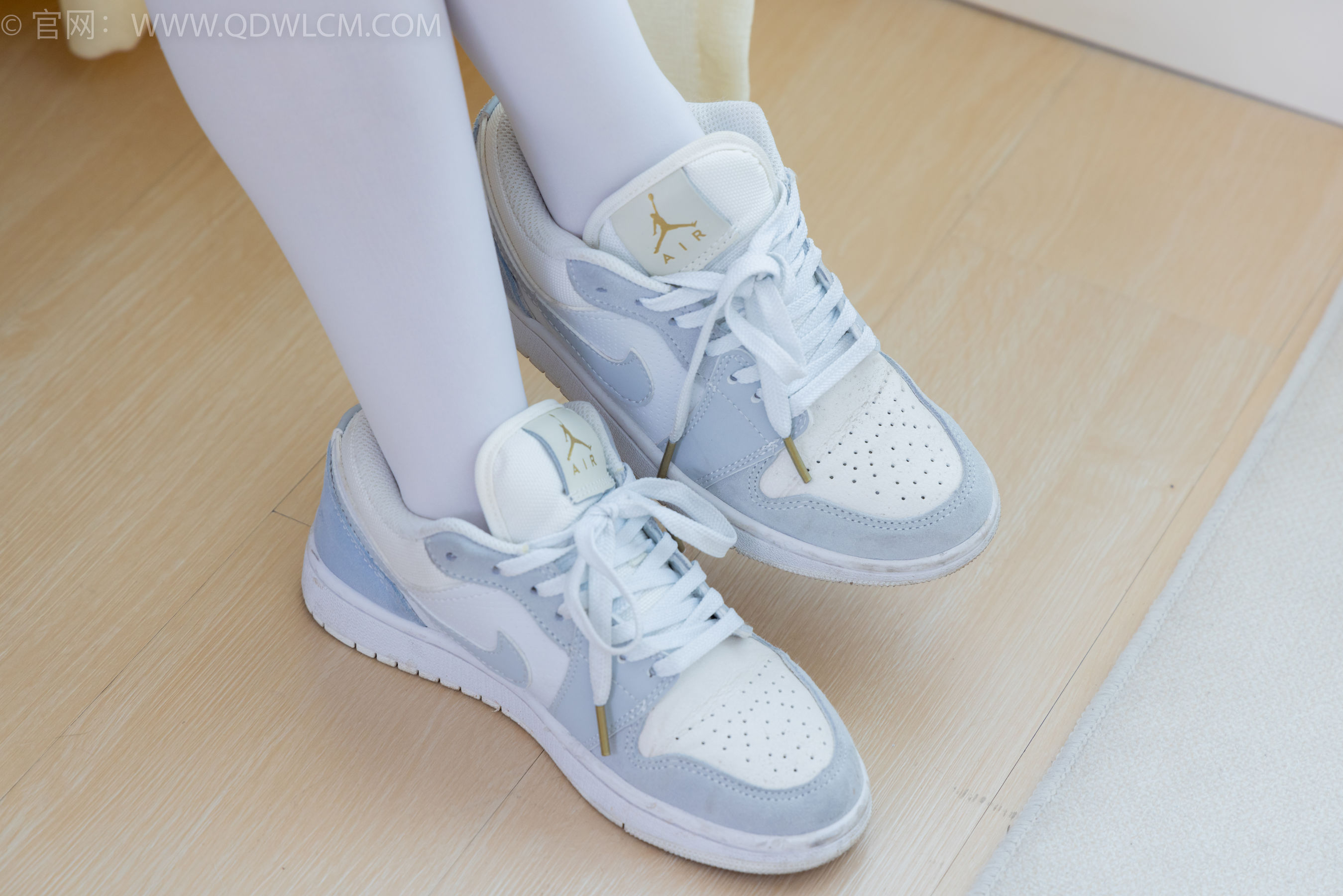 物恋传媒 No.2347 米米 - 板鞋、自然穿脏厚白丝、护士服/(170P)