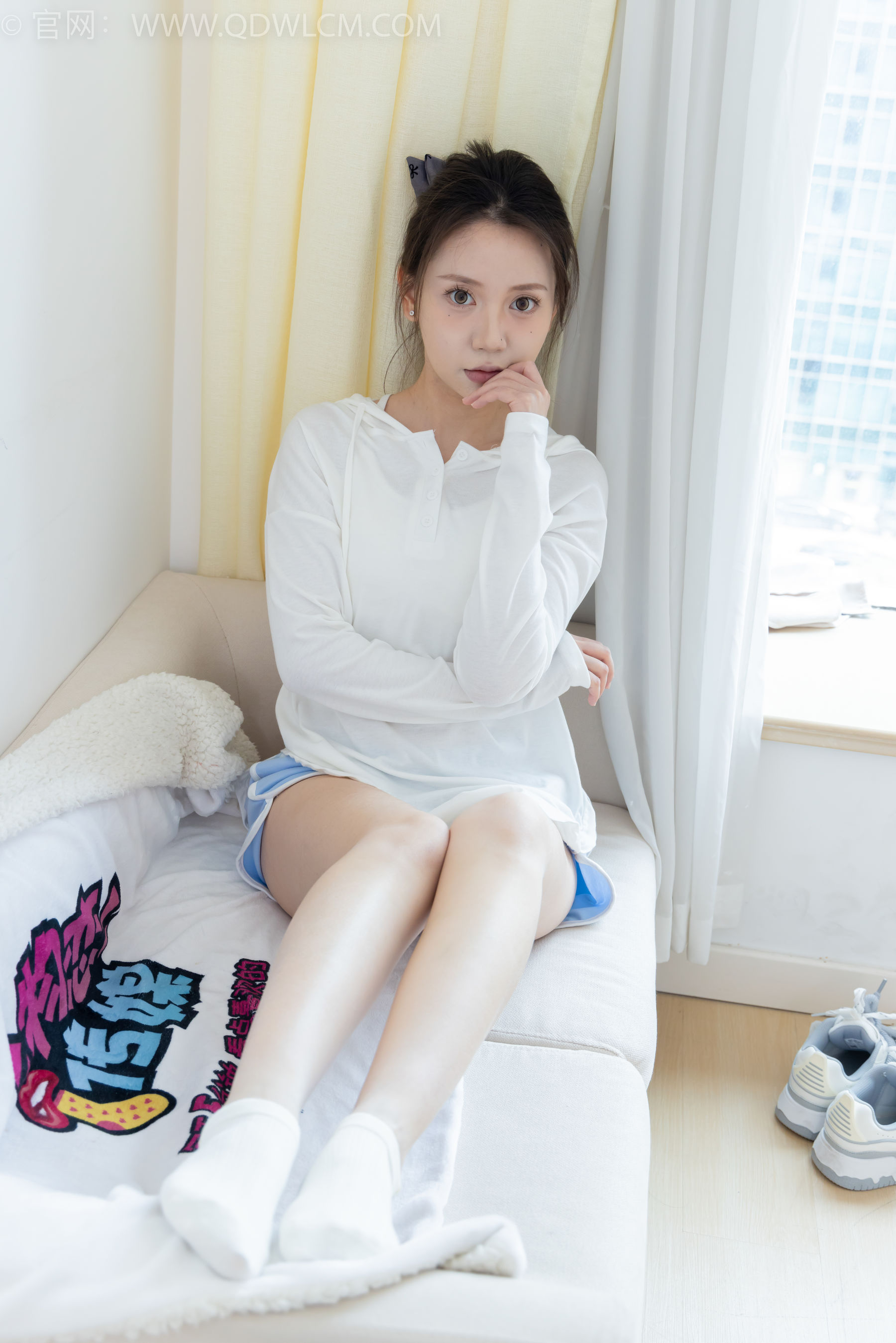 物恋传媒 No.2348 小曦 - 板鞋、白棉袜、裸足/(155P)