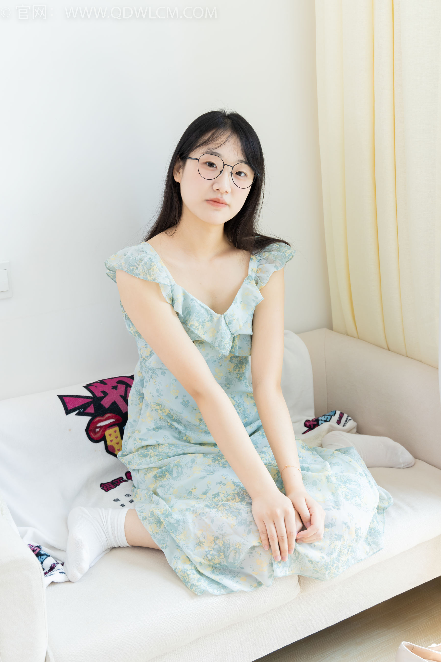 物恋传媒 No.2350 小椿 - 高跟鞋、白棉袜、裸足/(150P)